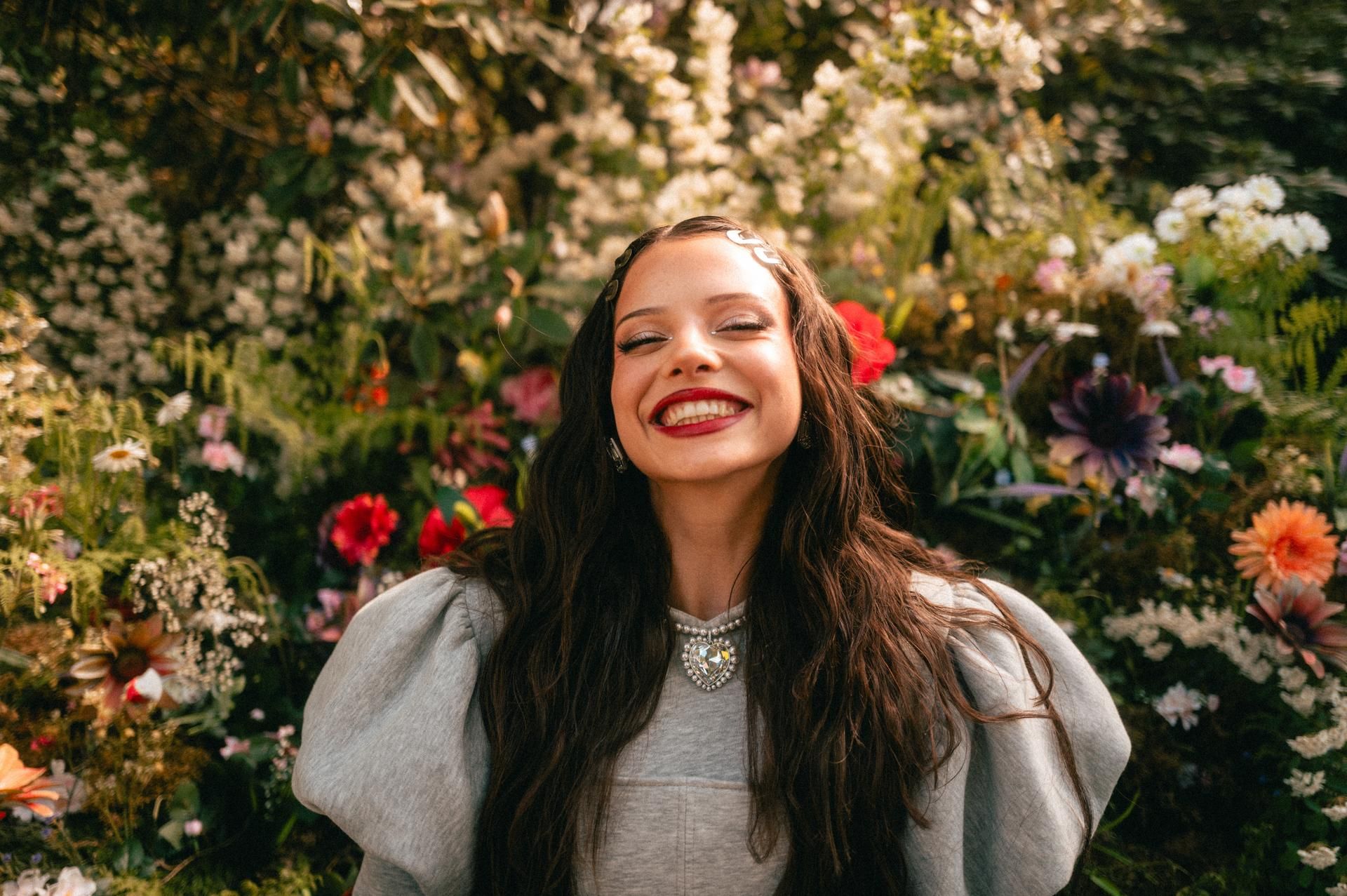 Nina Chuba trägt Swarovski im neuen Chart-Hit-Video 