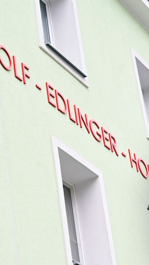 Wiener Wohnen bietet in einem frisch sanierten Gemeindebau jetzt Marko Arnautovic eine Wohnung an. Diese befindet sich gleich neben dem Rapid-Stadion.