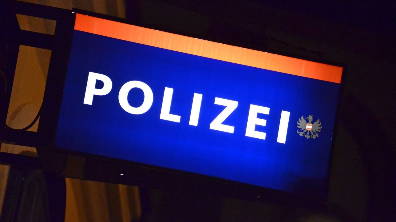 Heute.at - Trio prügelt auf Opfer (27) ein, raubt dessen Tasche