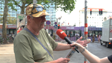 Pfand-Held vom Schwedenplatz: Otto verschenkt Flaschen