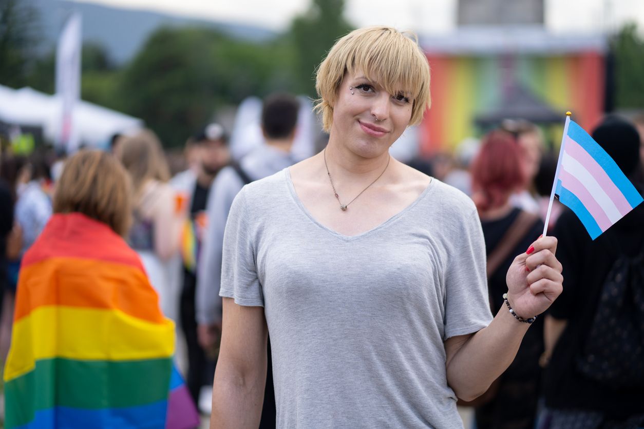 Der Juni ist traditionell der Pride Month, in dem auf Forderungen und Probleme der LGBTIQ+ Community aufmerksam gemacht wird.