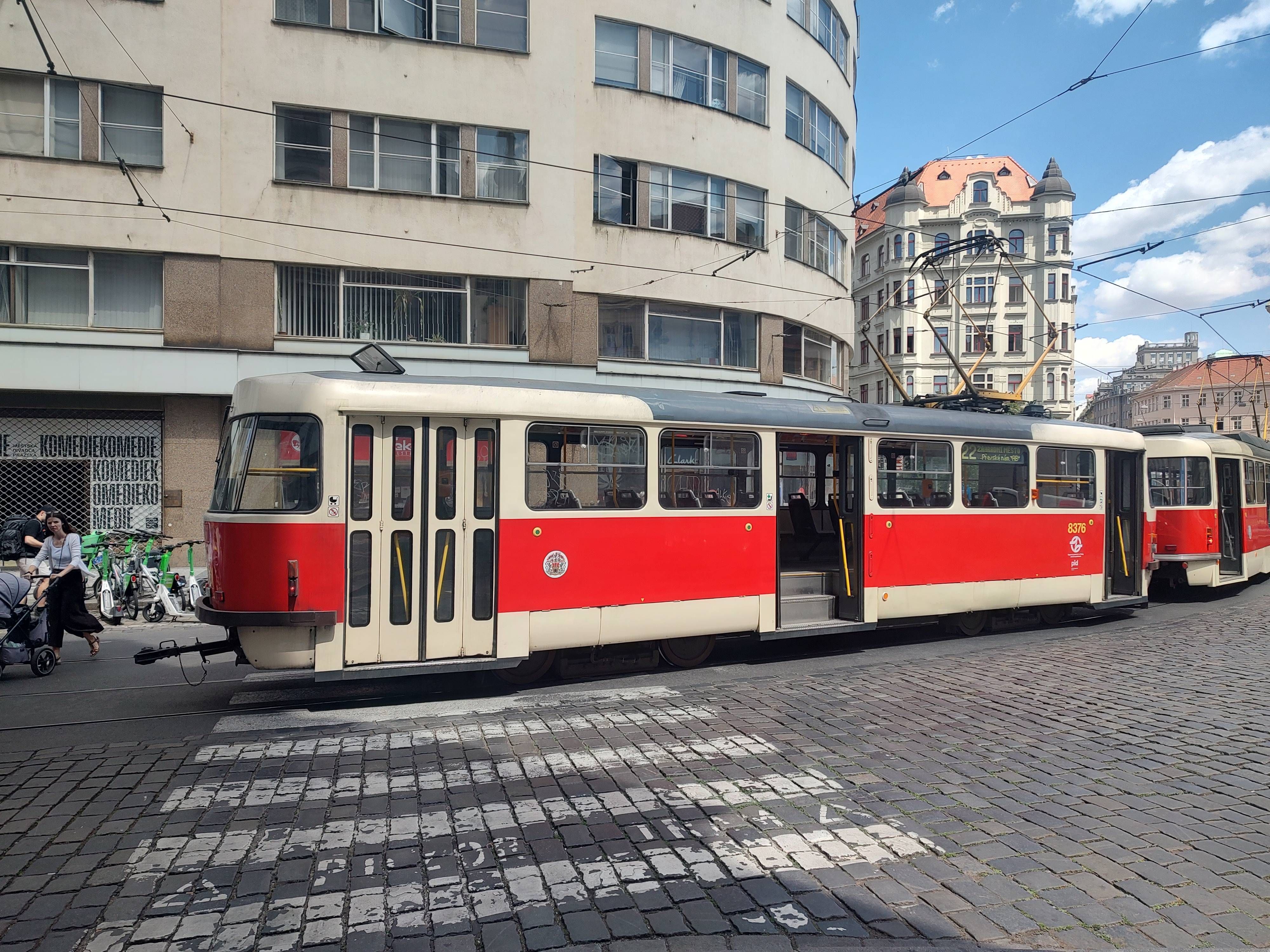 In Prag stehen sämtliche öffentliche Verkehrsmittel still.