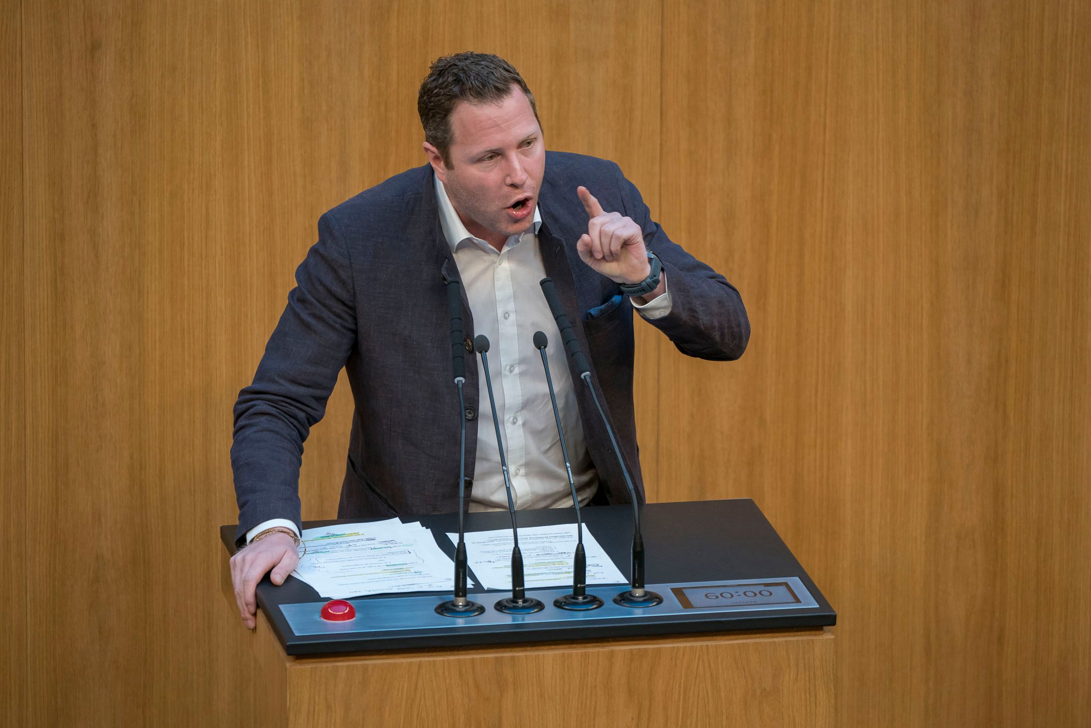 FPÖ-Generalsekretär Michael Schnedlitz äußerte sich am Samstag zu den ersten Beantwortungen der Corona-Anfragen.