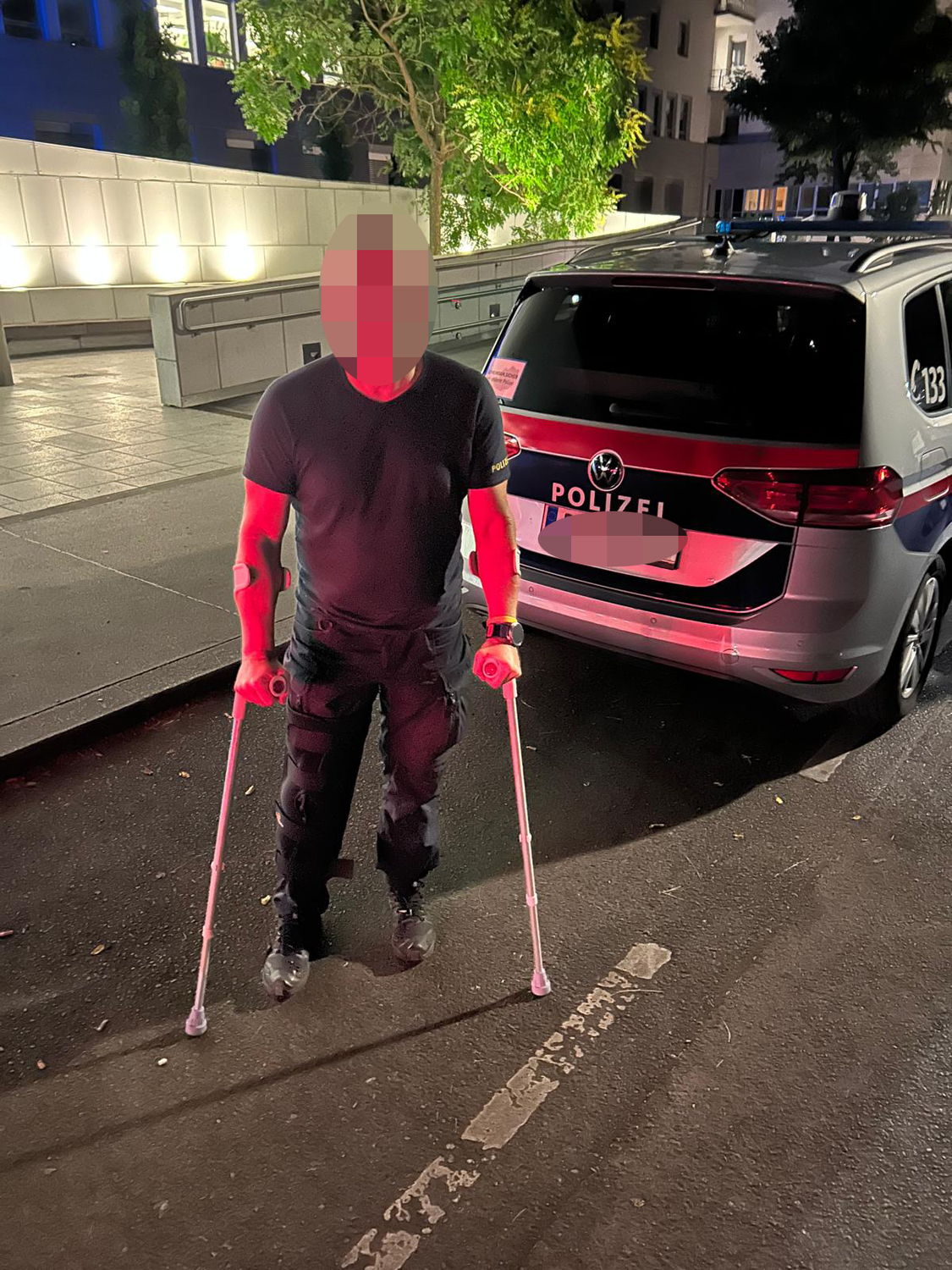 Der Wiener wurde beim Sichern der Unfallstelle von einem Mercedes niedergefahren