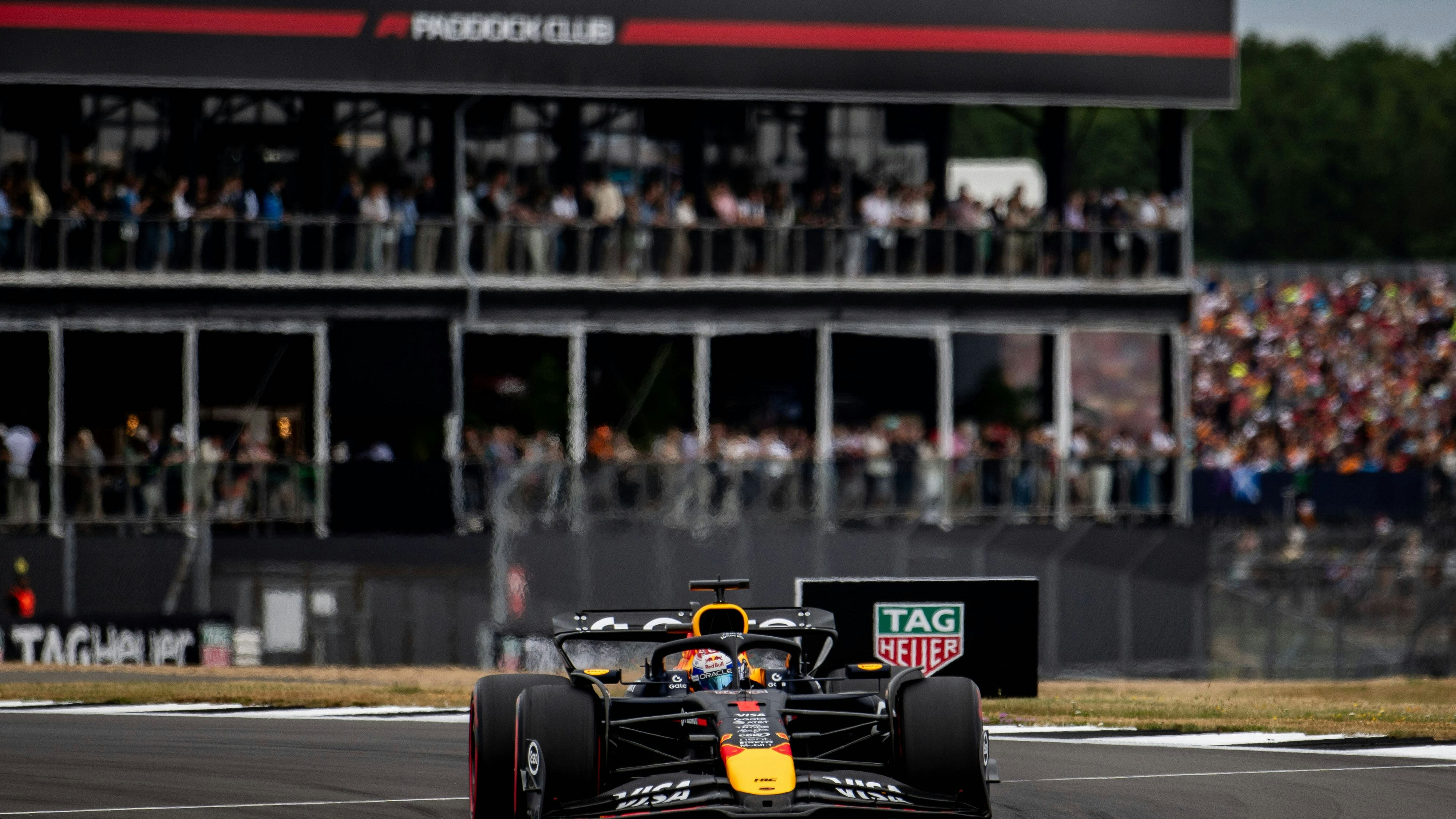F1 - BRITISH GRAND PRIX 2025 01 VERSTAPPEN Max nld, Red Bull Racing RB21, action during the Formula 1 Qatar Airways British Grand Prix 2025, 12th round of the 2025 FIA Formula One World Championship, WM, Weltmeisterschaft from July 4 to 6, 2025 on the Silverstone Circuit, in Silverstone, United Kingdom - SilverstoneUnited Kingdom PUBLICATIONxNOTxINxFRAxBEL Copyright: xALBERTOxVIMERCATIx