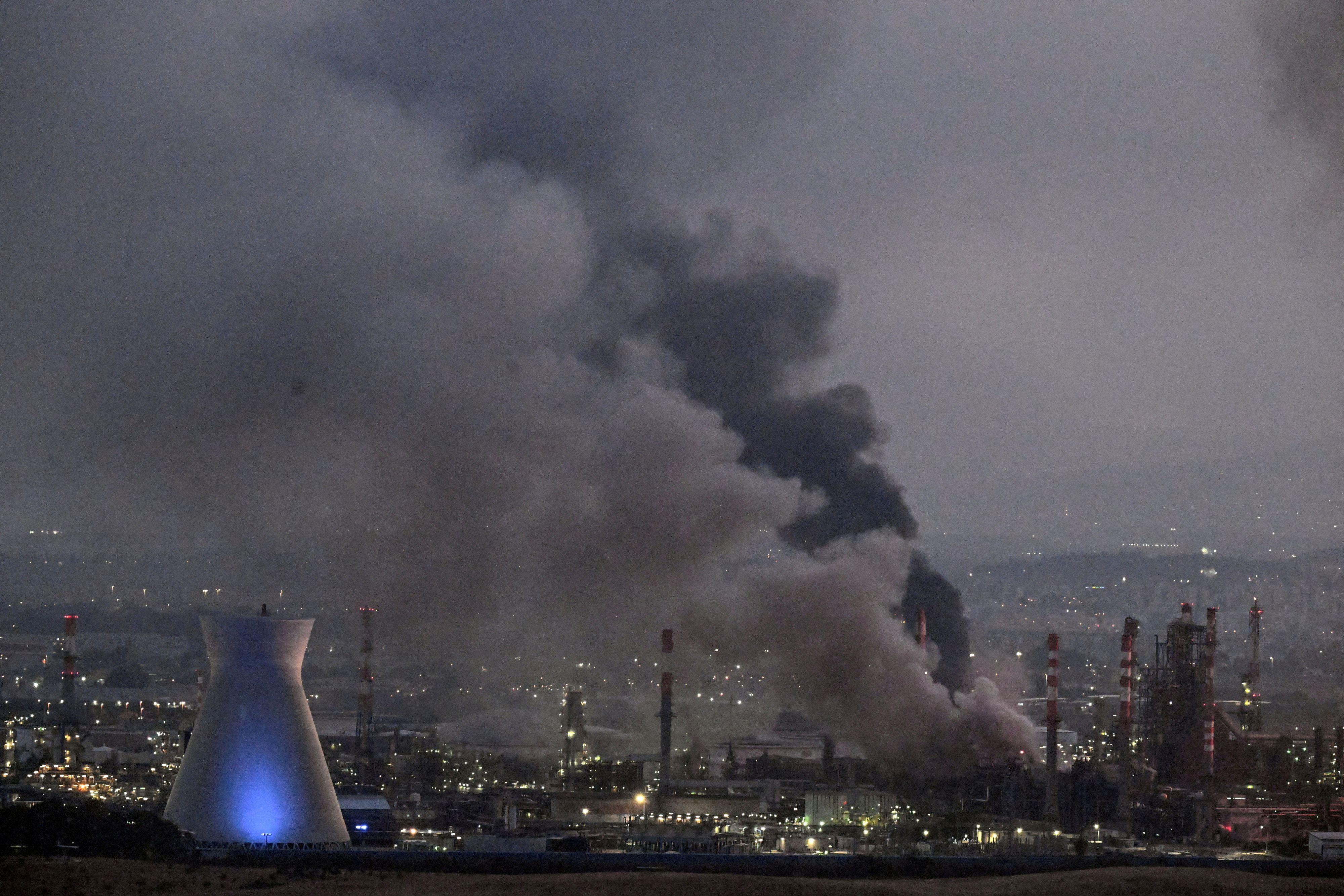 Die iranischen Raketenangriffe auf Israel trafen offenbar auch fünf Militäreinrichtungen.