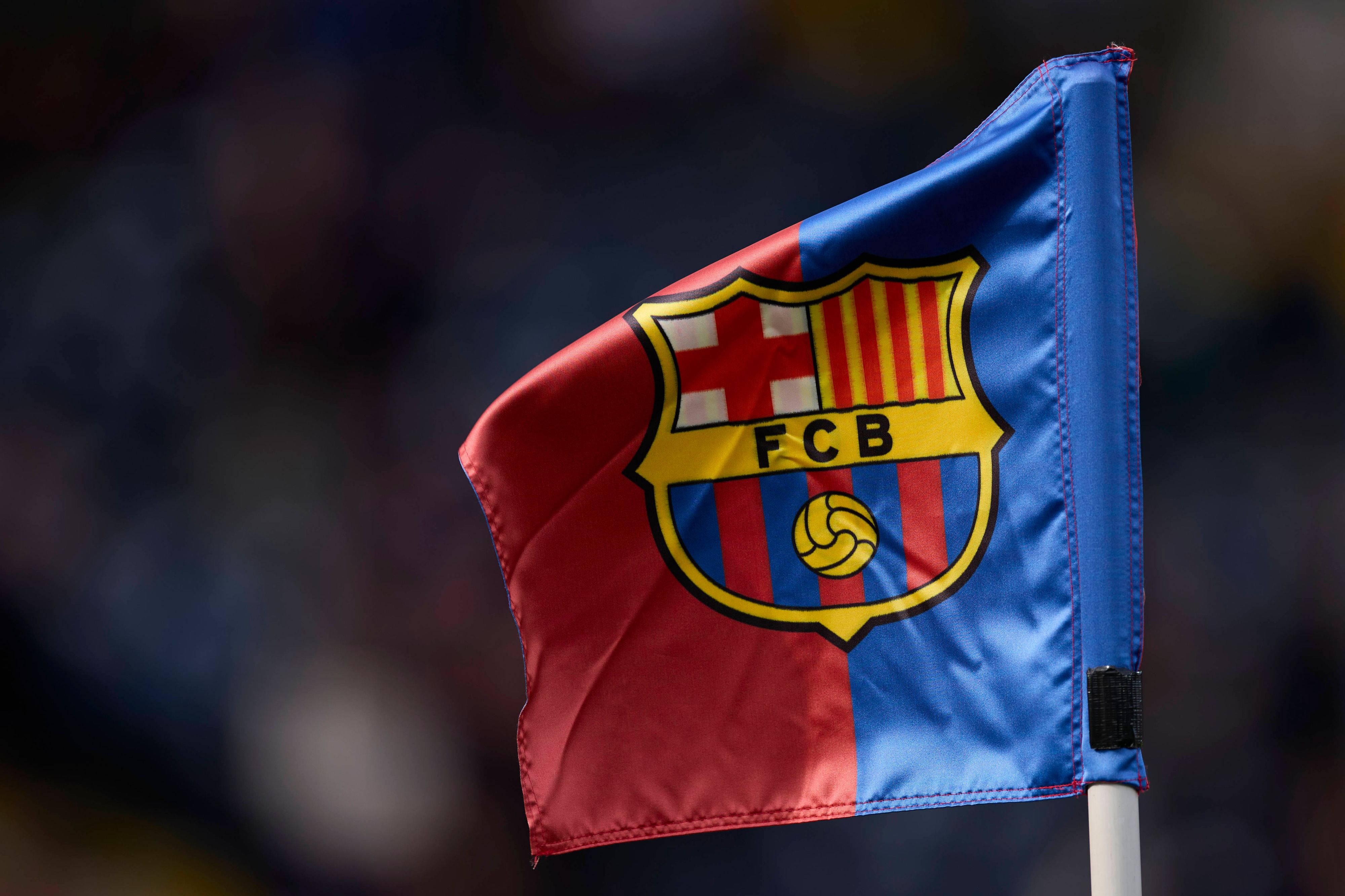 Europas Fußballverband UEFA hat eine saftige Geldstrafe gegen Barcelona verhängt. 
