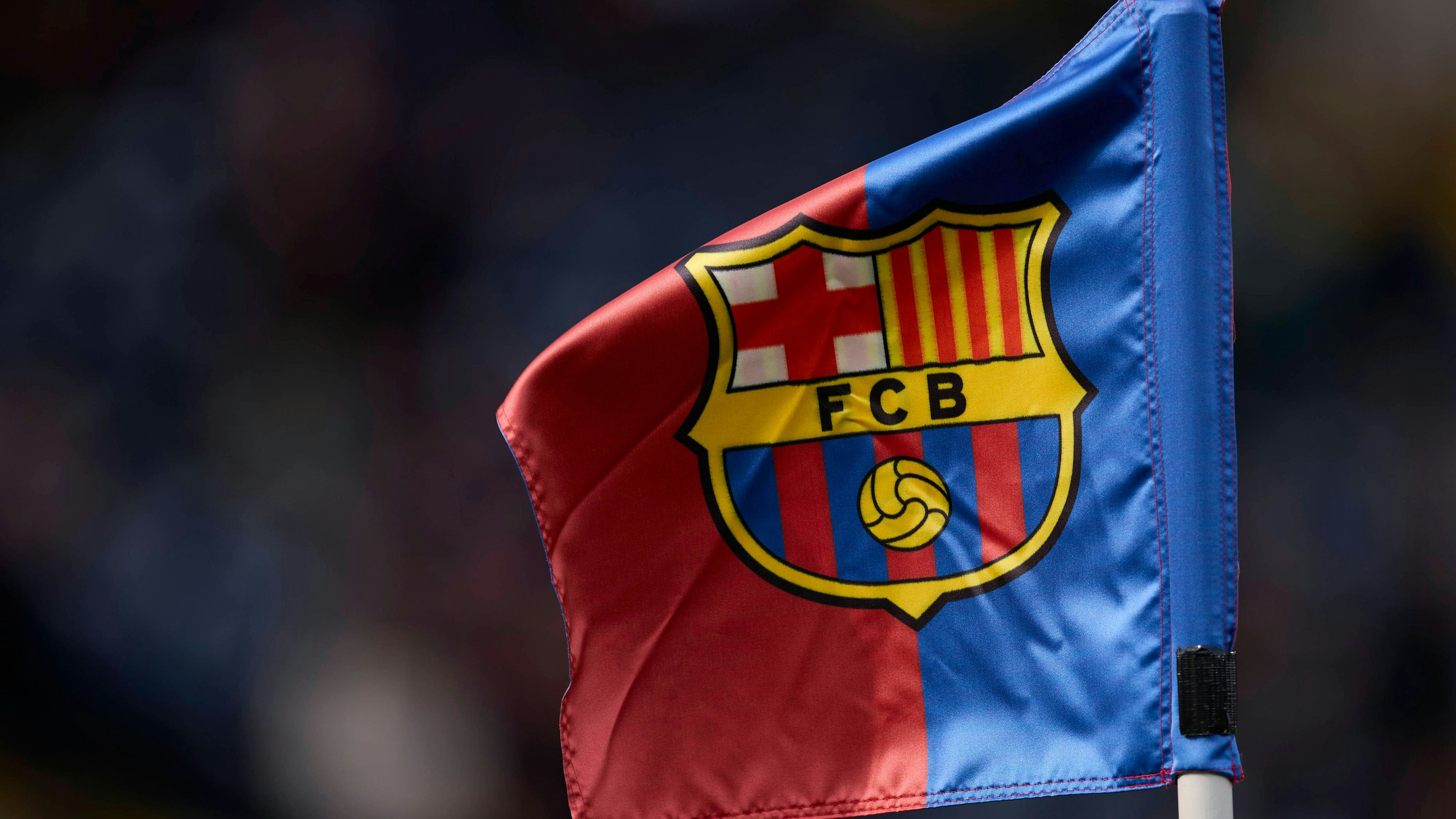 Europas Fußballverband UEFA hat eine saftige Geldstrafe gegen Barcelona verhängt. 