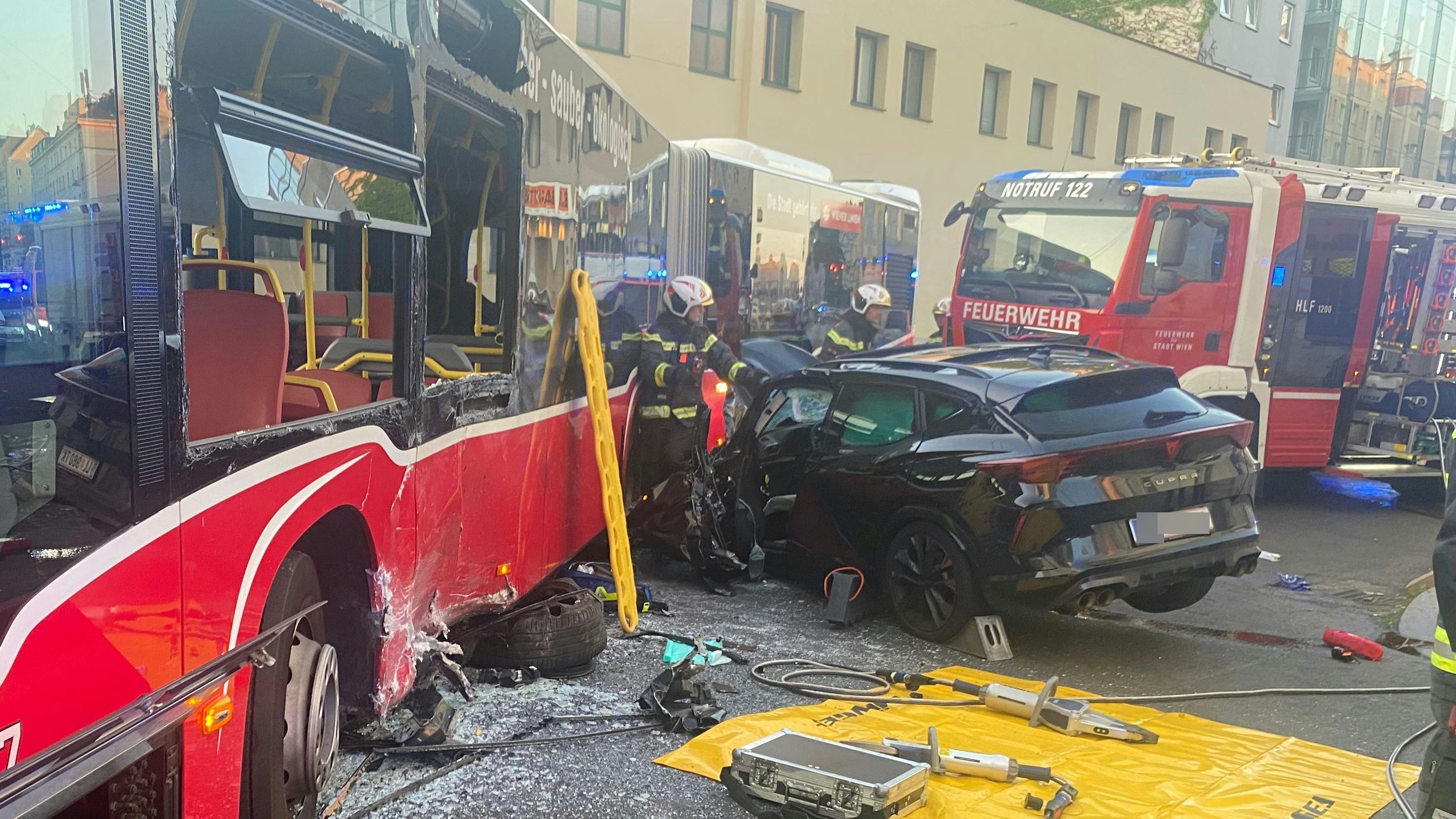 Heute.at - Drogen-Geisterfahrer crasht in Linienbus – Lebensgefahr