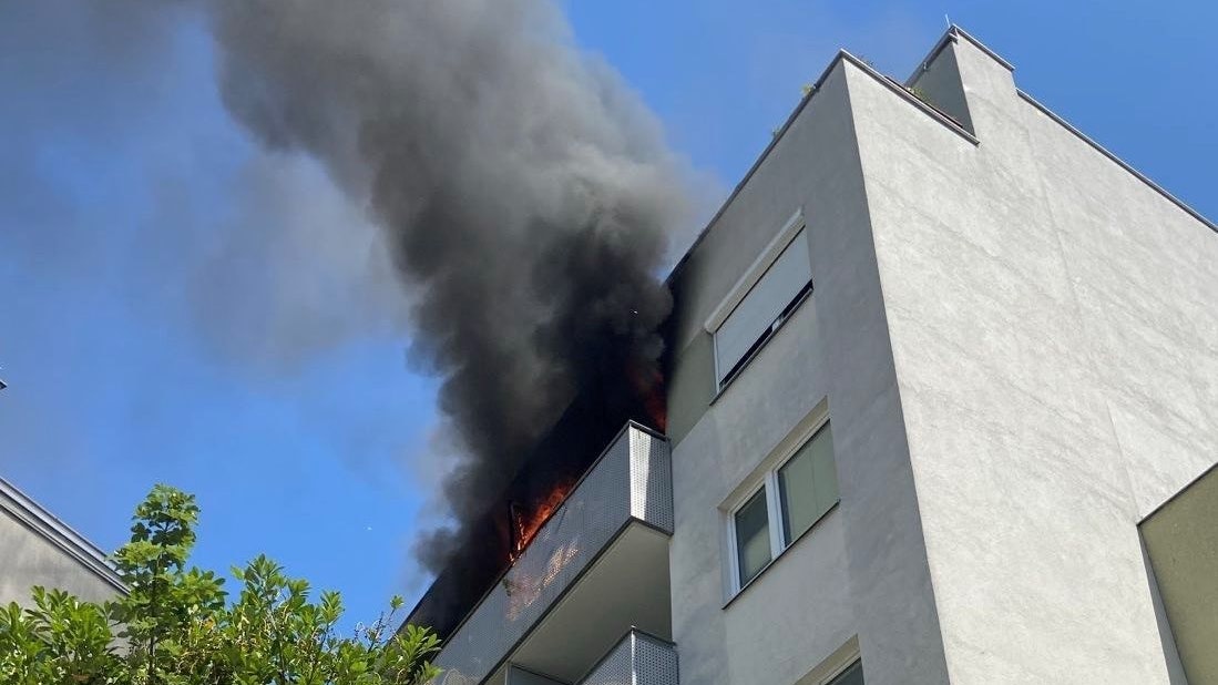 Am Samstag geriet ein Balkon in Vollbrand