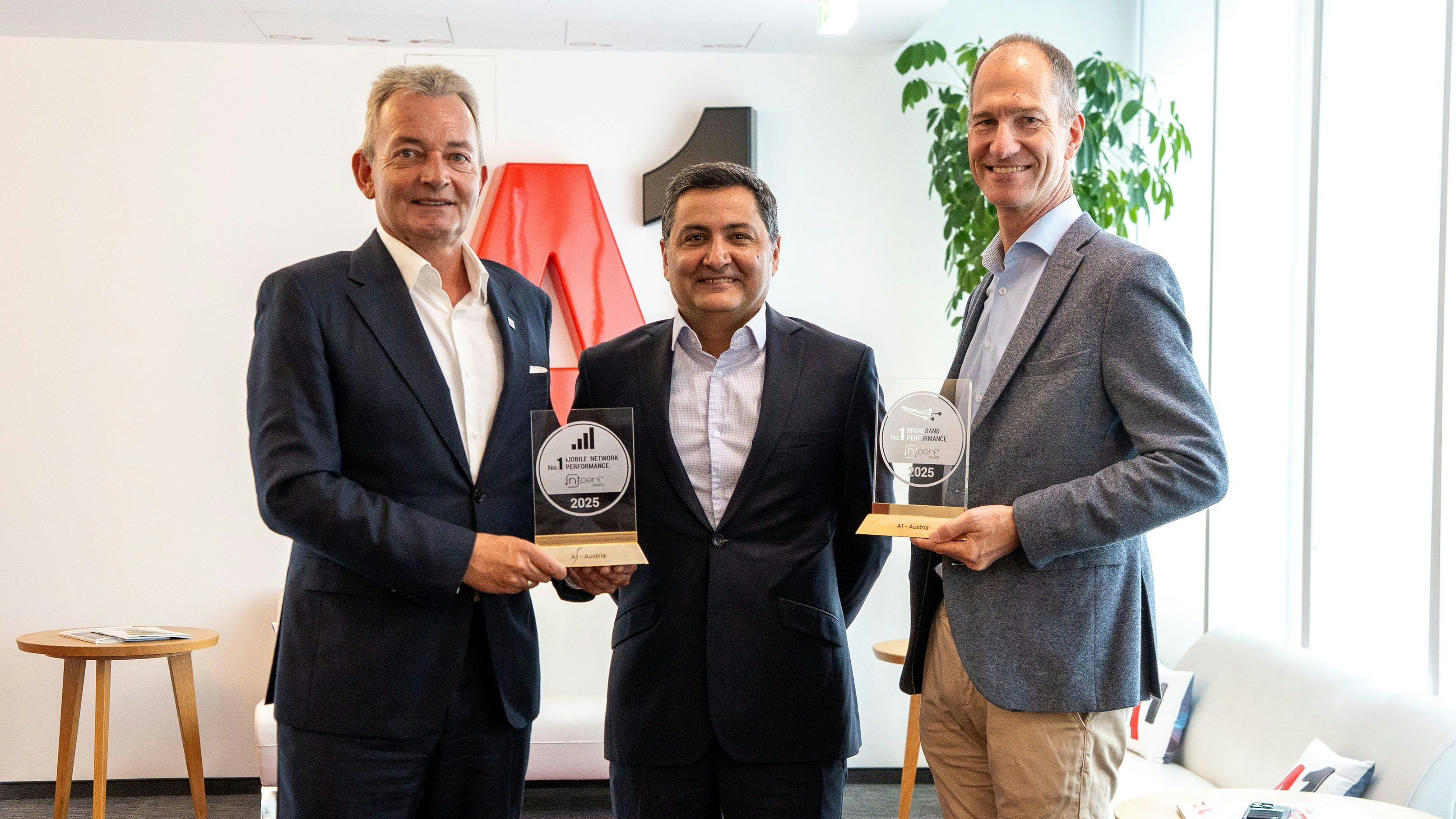 Gold-Trophäen übergeben: A1 feiert Doppelsieg bei nPerf.