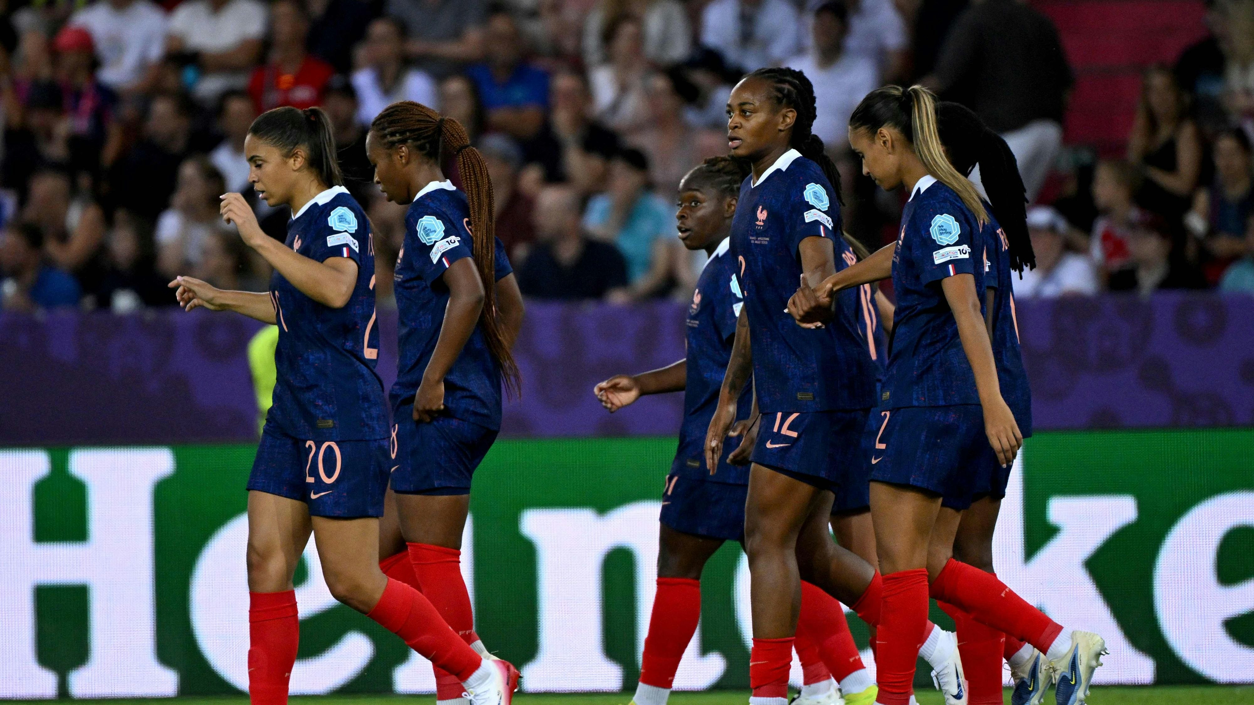 Heute.at - Titelverteidiger England verliert zum Auftakt