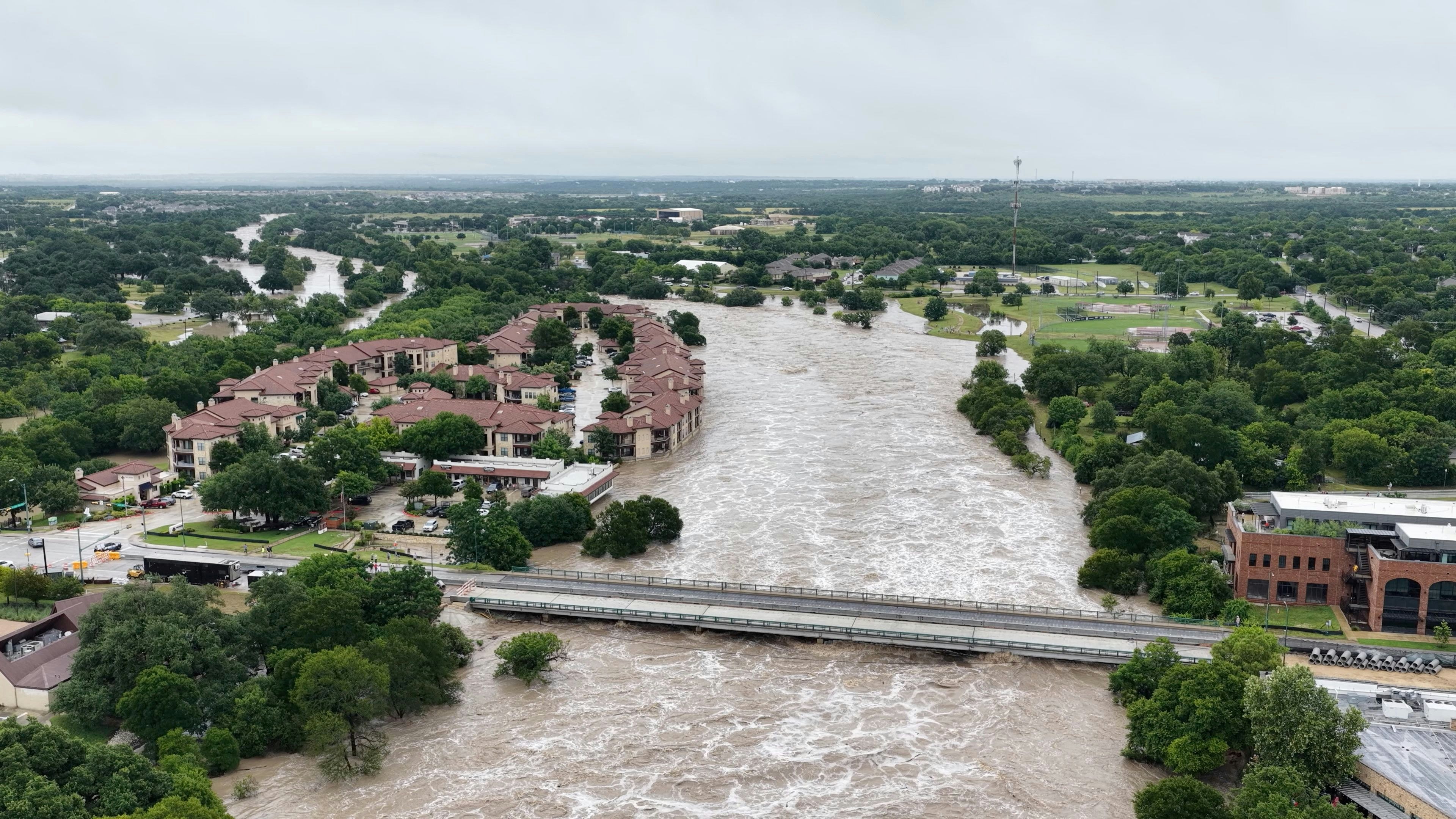 Heute.at - Zahl der Toten nach Sturzflut in Texas auf 50 gestiegen