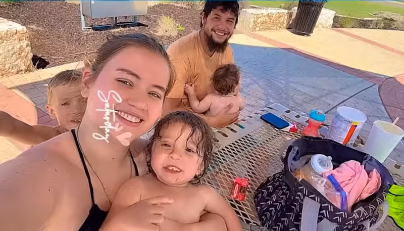 Beim Versuch, seine Verlobte sowie zwei seiner Kinder vor der Überschwemmung zu retten, starb Julian Ryan.