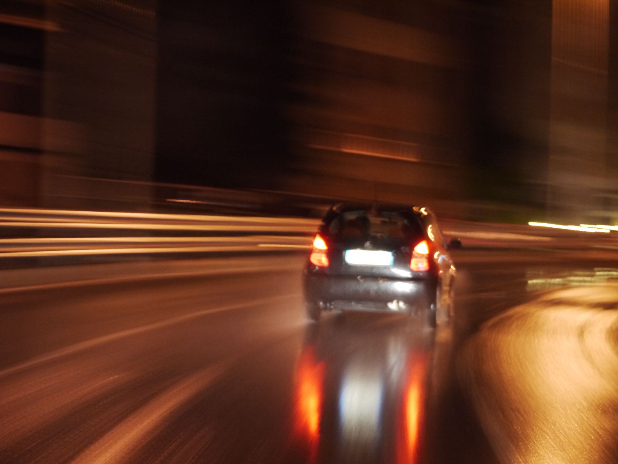 Der Unfalllenker flüchtete vom Tatort. (Symbolbild)