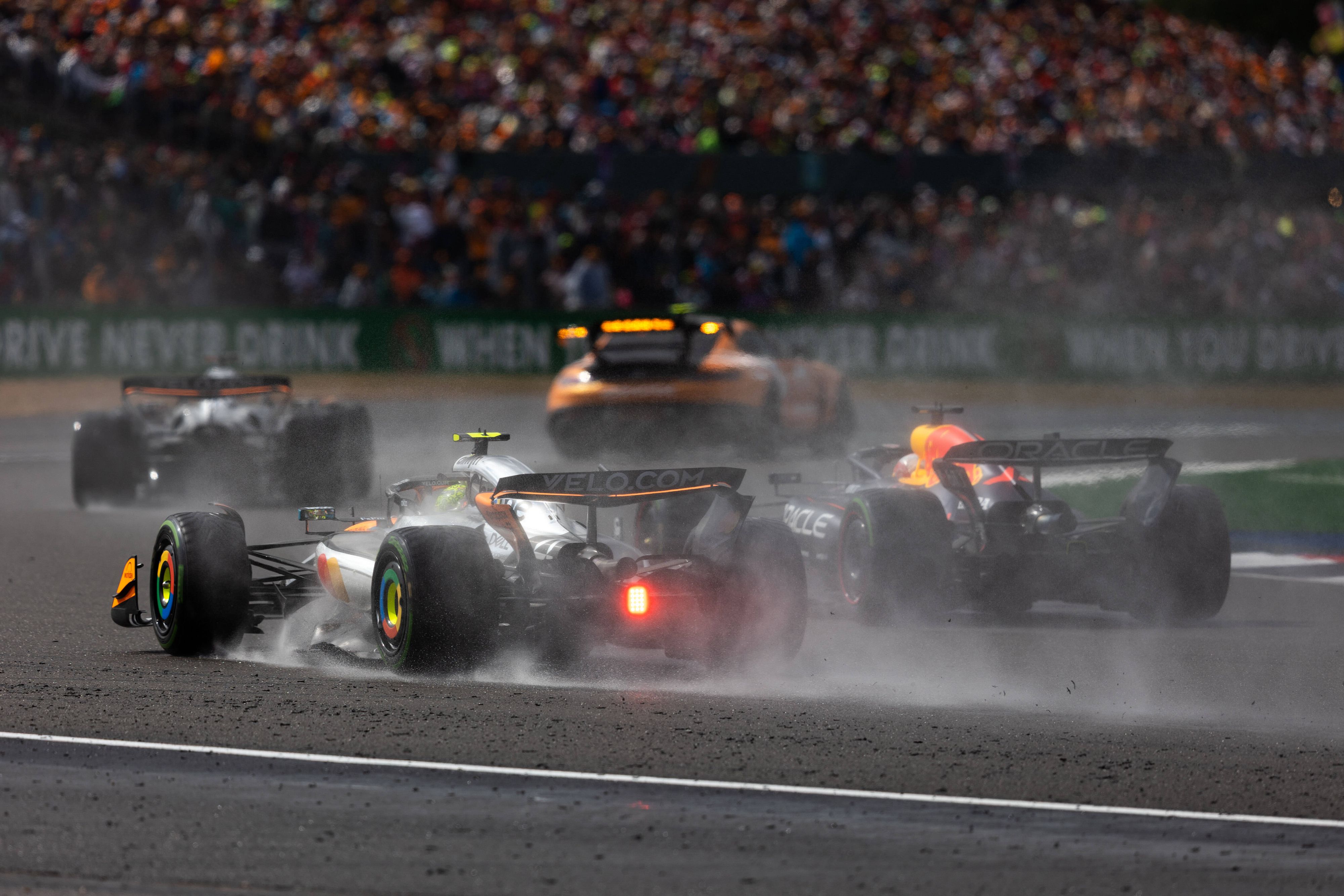 Heikler Moment hinter dem Safety Car