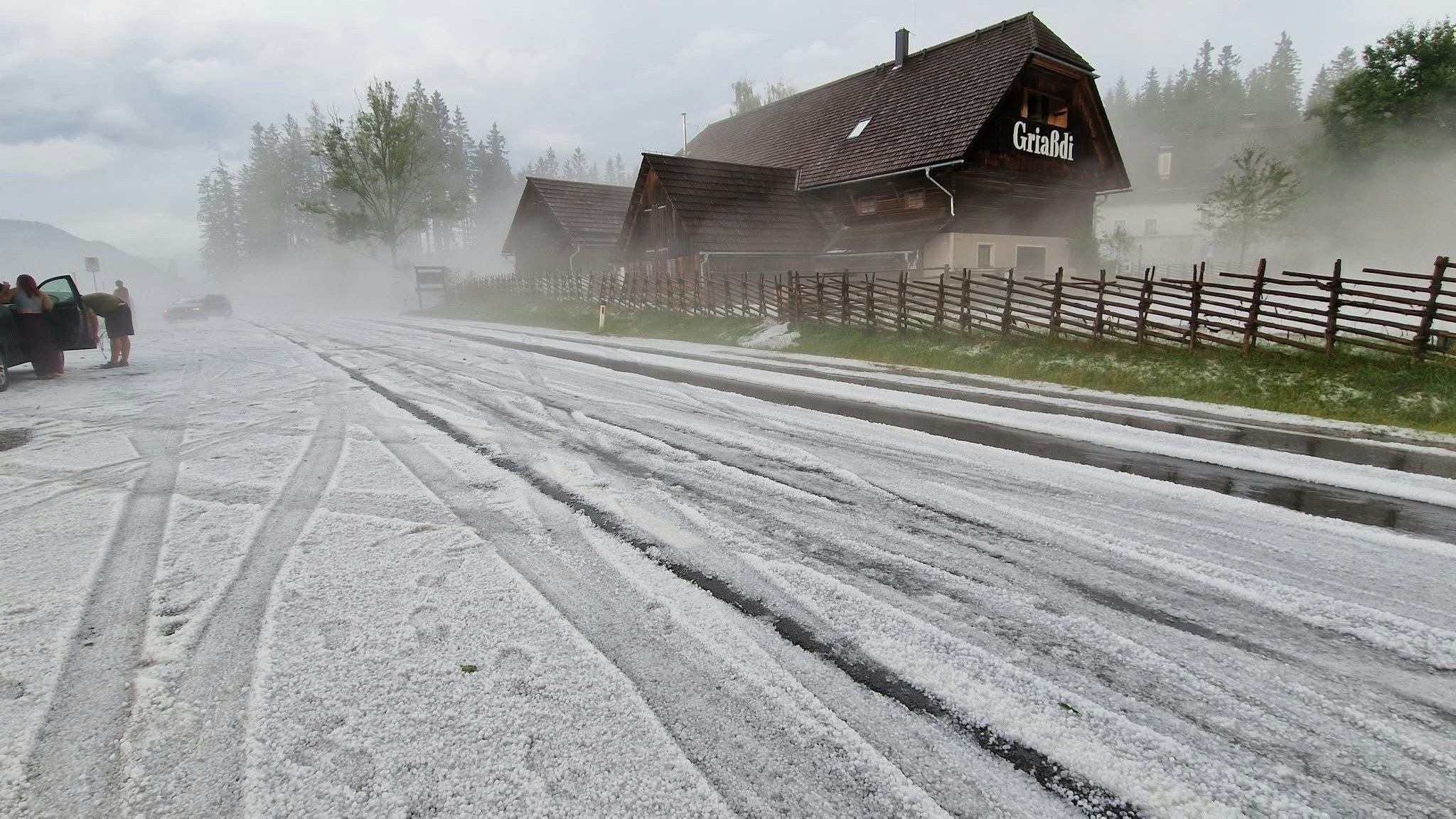 Heute.at - Schwerster Hagel – Unwetterwalze wütet in Österreich
