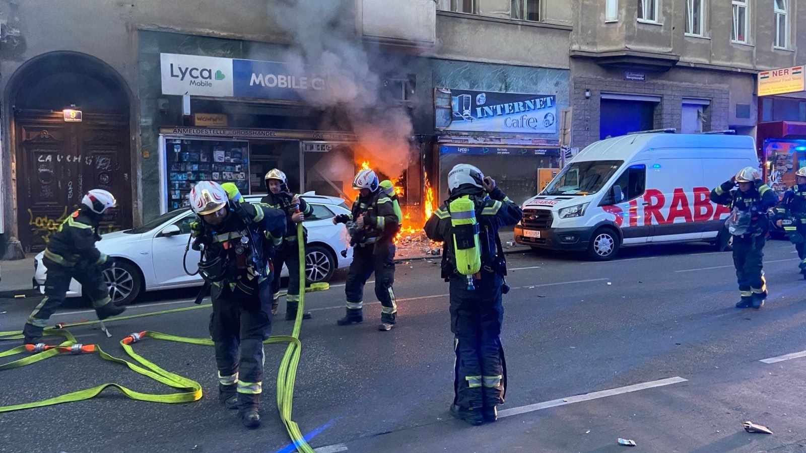 Heute.at - Explosionsartige Geräusche – Brand in Wien artet aus