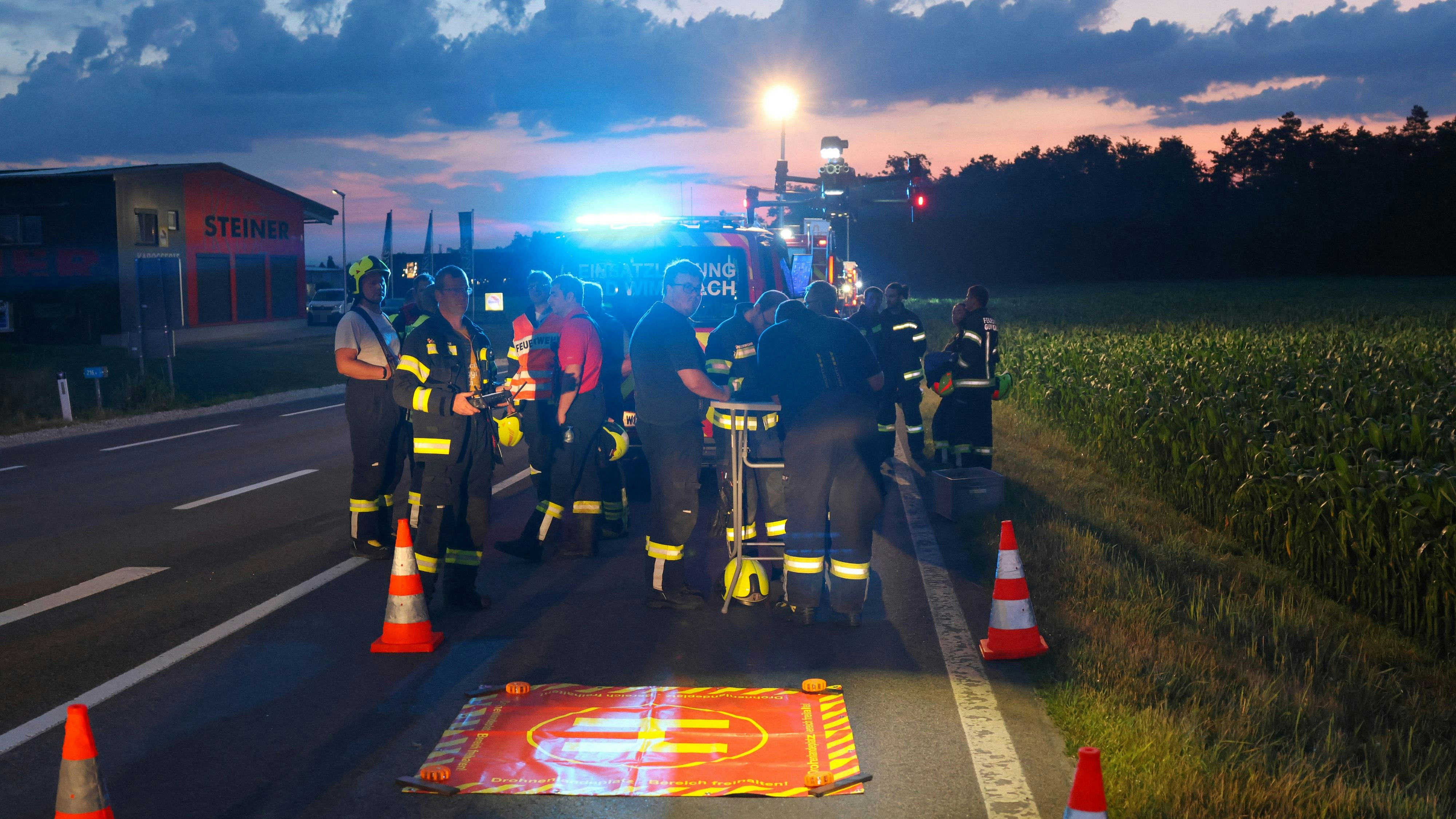 Der Lenker kam auf der Flucht vor der Polizei von der Straße ab.