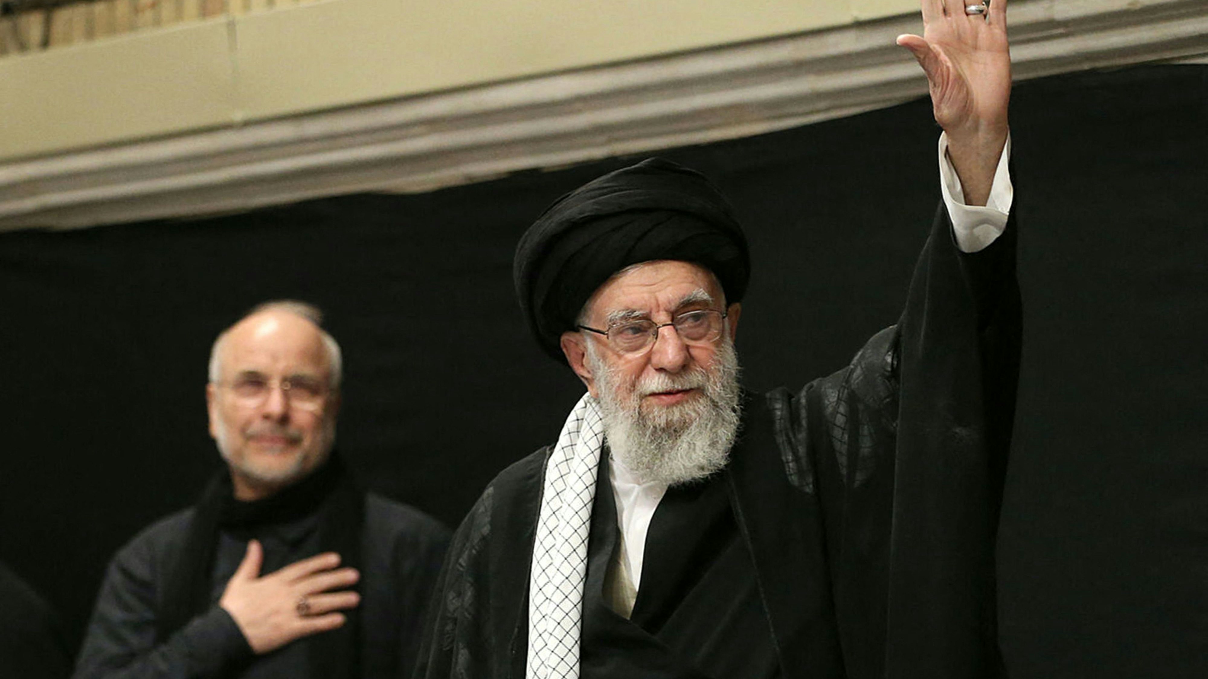 Heute.at - Erstmals öffentlicher Auftritt von Ober-Mullah