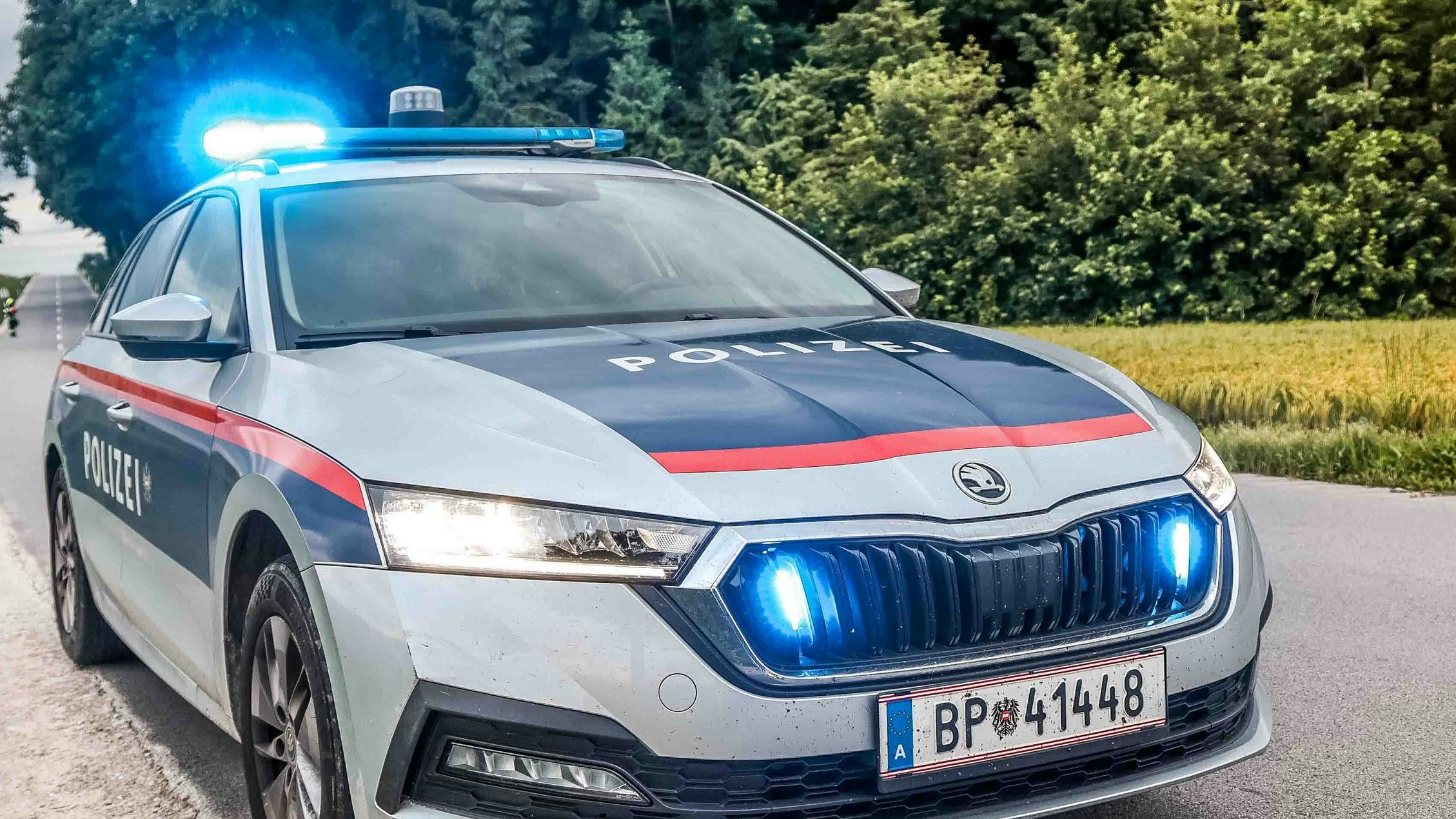 Heute.at - 16-Jähriger kracht mit Moped in Auto – schwer verletzt