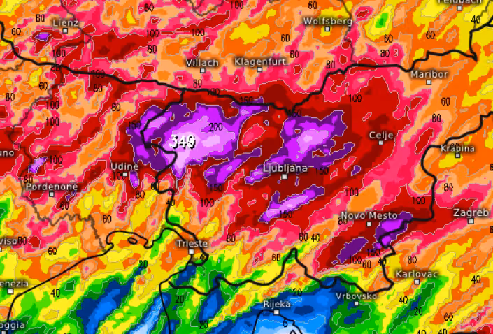 Die Gewitterzellen ziehen von Norditalien in Richtung Österreich und Slowenien.