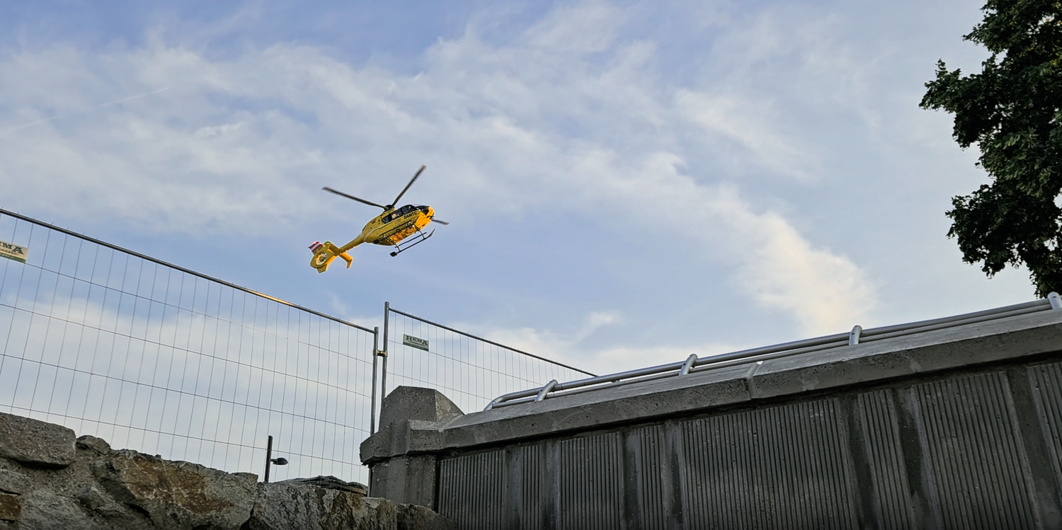 Der 27-Jährige wurde mit dem Rettungshubschrauber ins Spital gebracht