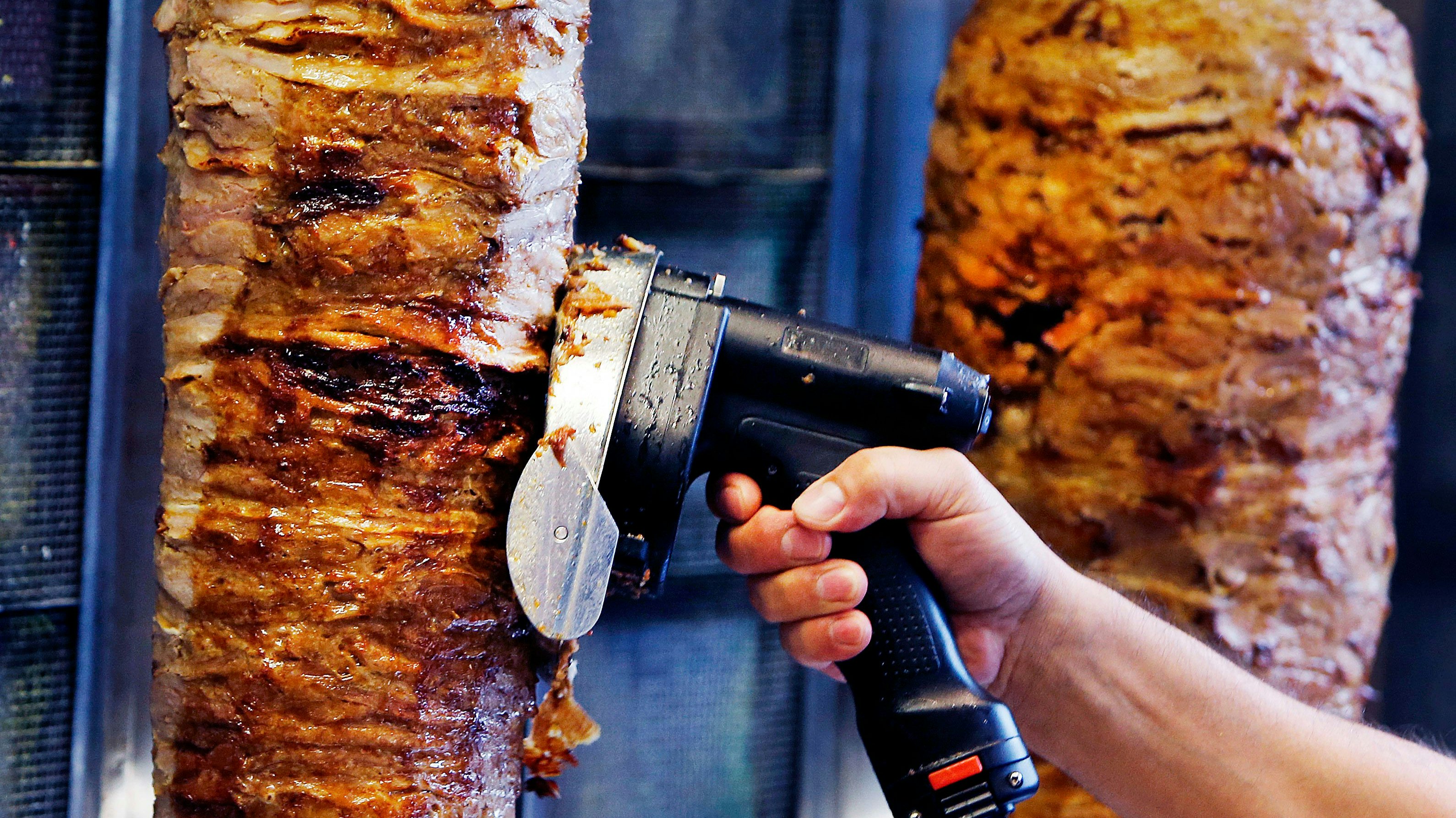 Heute.at - Bewaffnete Räuber überfallen schlafenden Kebab-Trucker