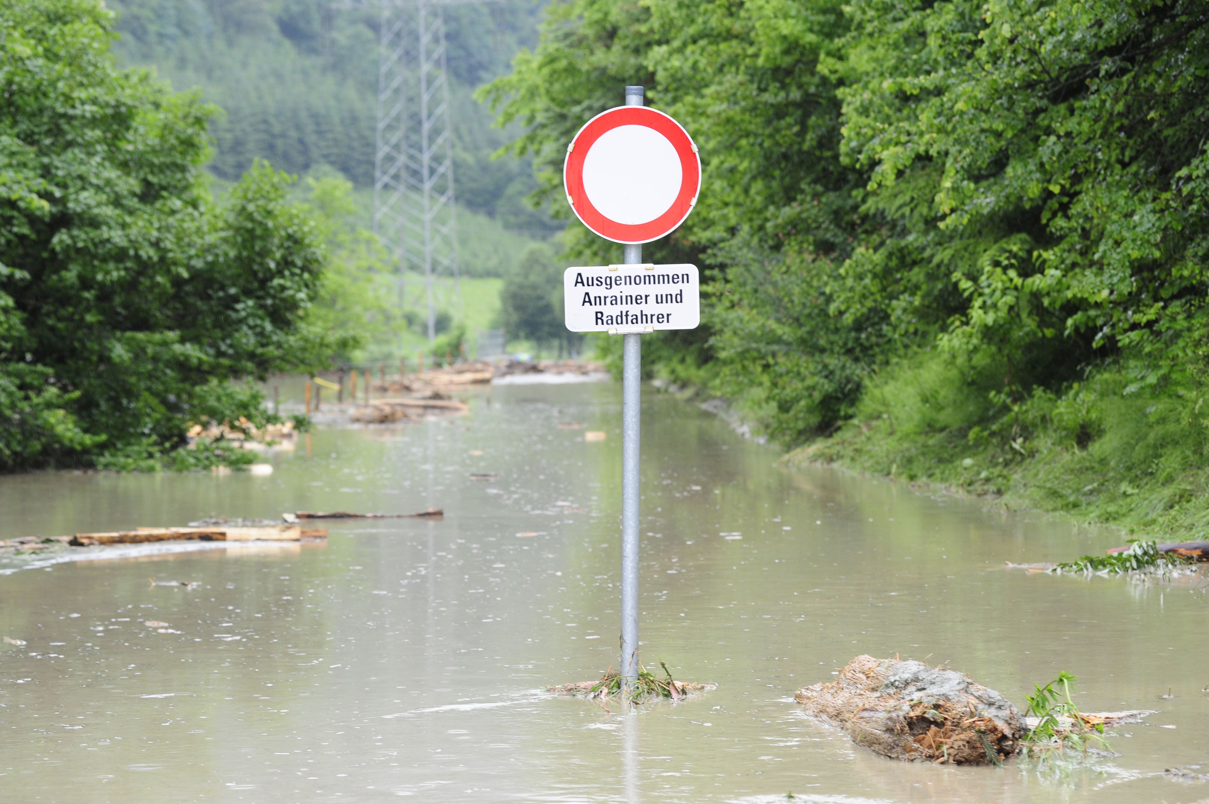 Ergiebige Regenfälle bringen die Gefahr von Überflutungen mit sich. Archivbild