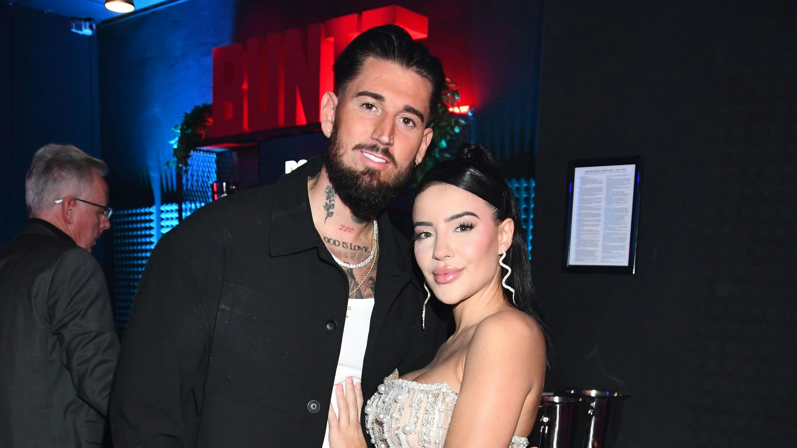 Heute.at - Realitystars Mike und Leyla haben Ja gesagt