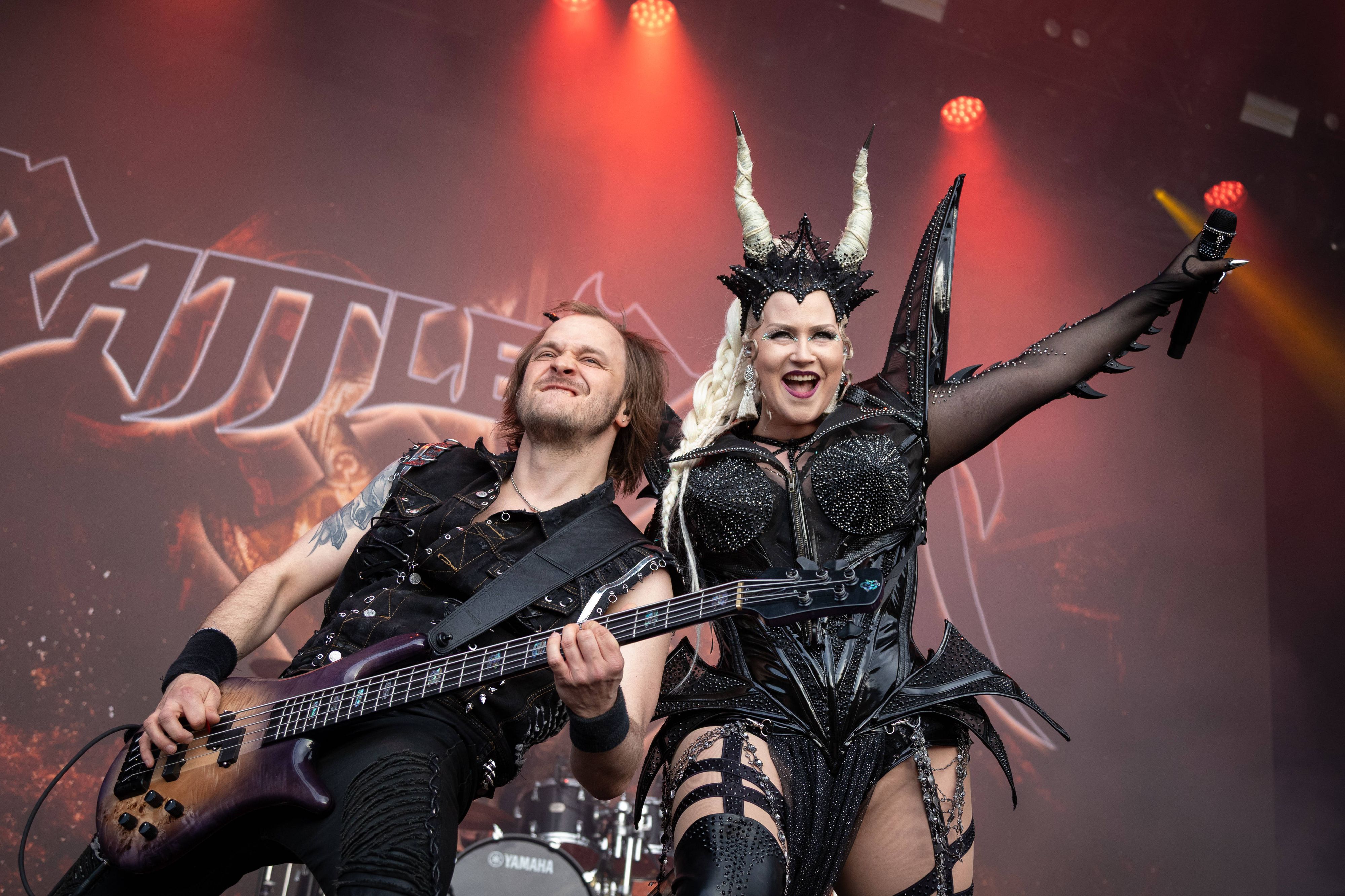 Die finnische Power-Metal-Band <strong>Battle Beast</strong> mit Frontfrau Noora Louhimo.