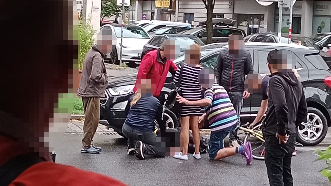 Heute.at - Schockraum! Radfahrerin (48) in Wien von Auto erfasst