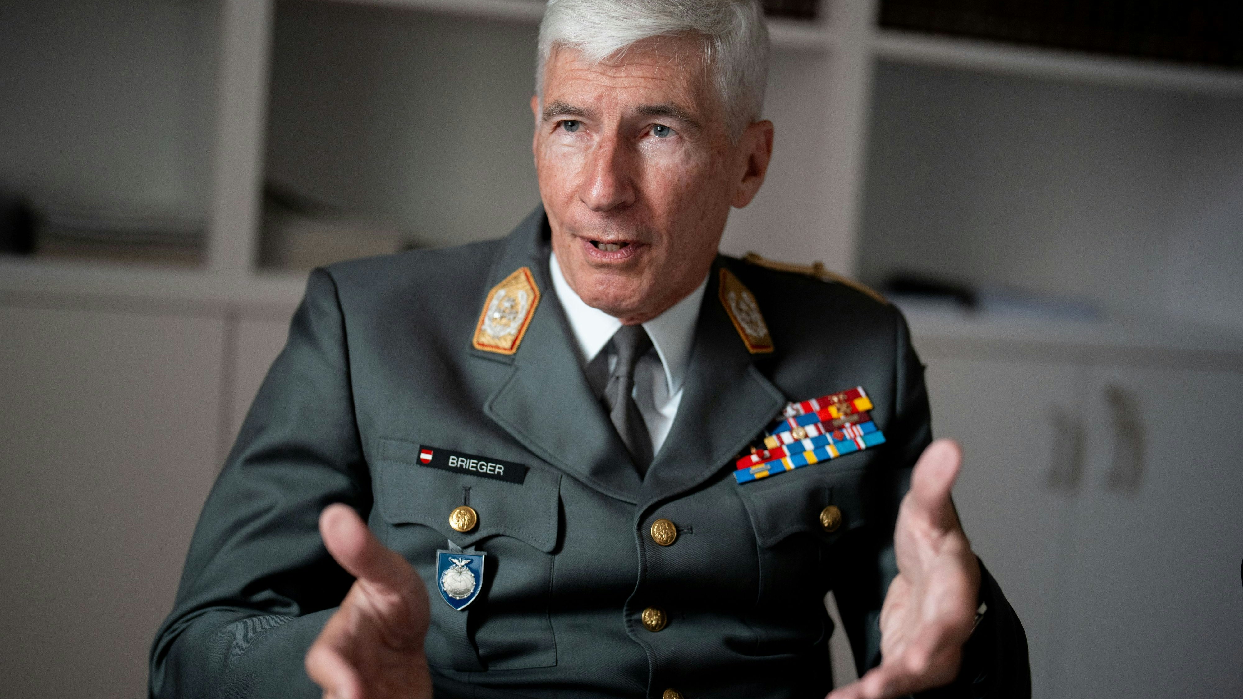 Der ehemalige EU-Militärchef General Robert Brieger im Rahmen eines Interviews mit der APA am 7. Juli 2025.