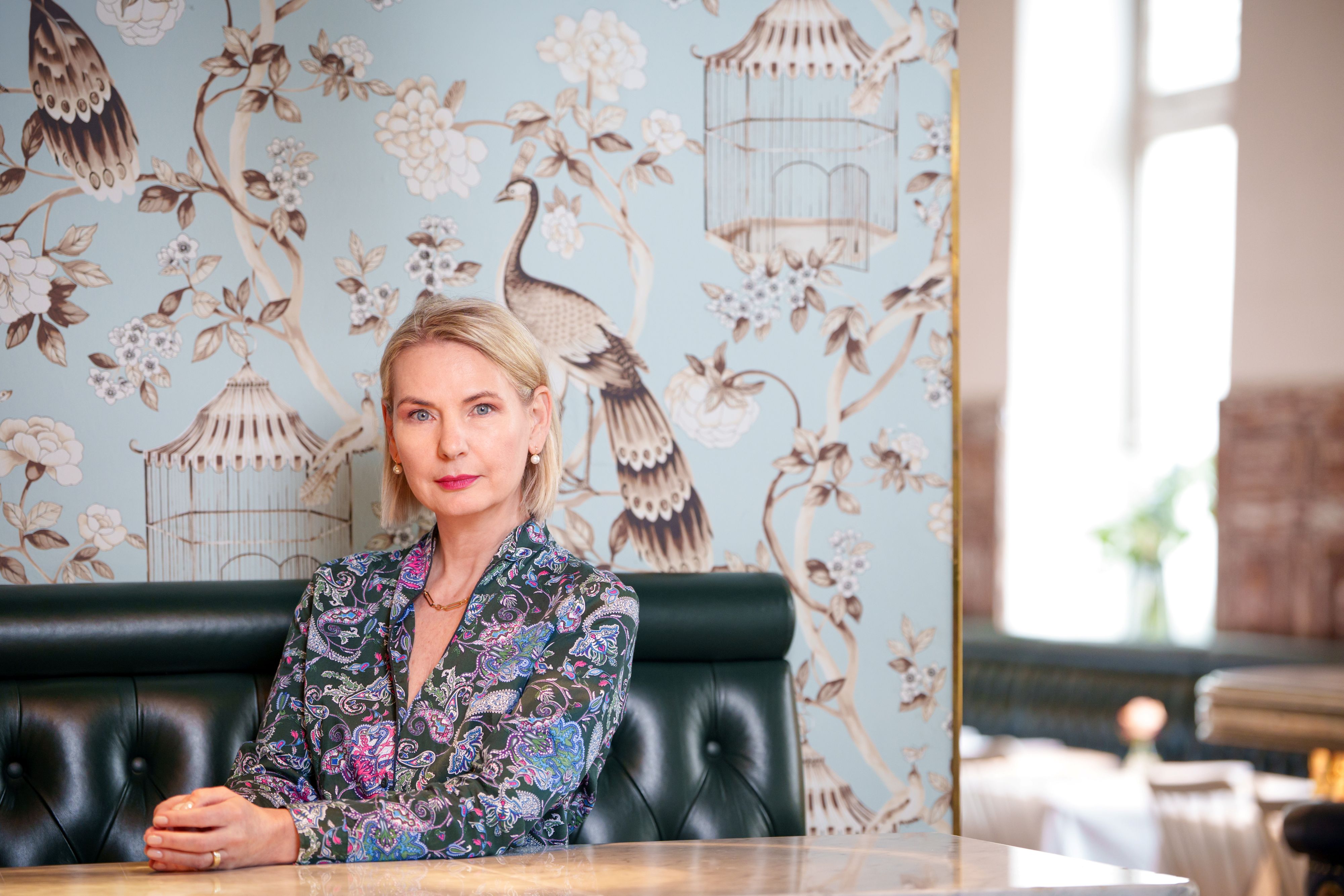 Die Autorin wurde in Wien geboren.