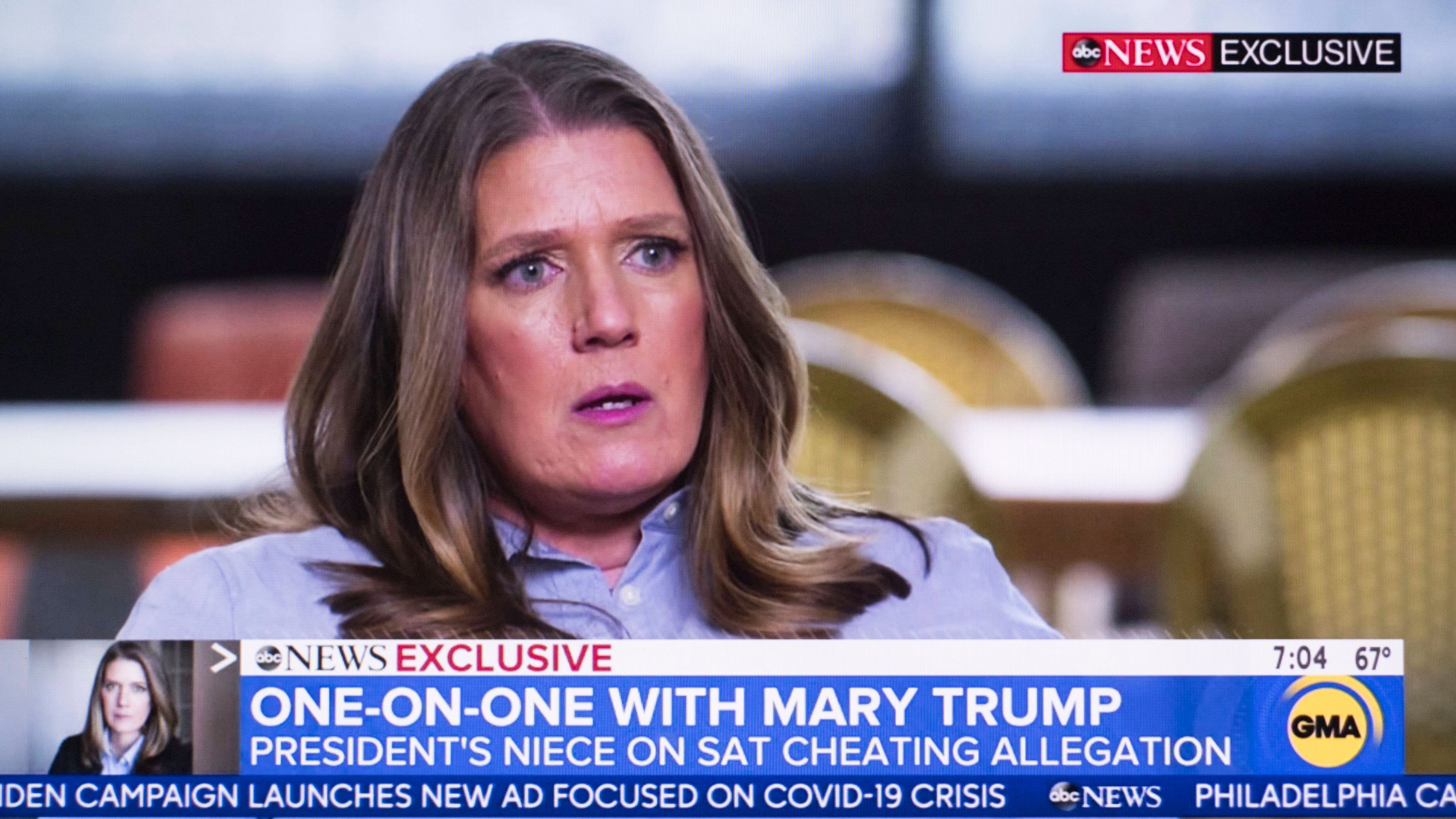 Mary Trump übt in mehreren Youtube-Videos scharfe Kritik an ihrem Onkel Donald Trump. In ihrer jüngsten Ausgabe bezeichnet sie dessen Amtsführung als 