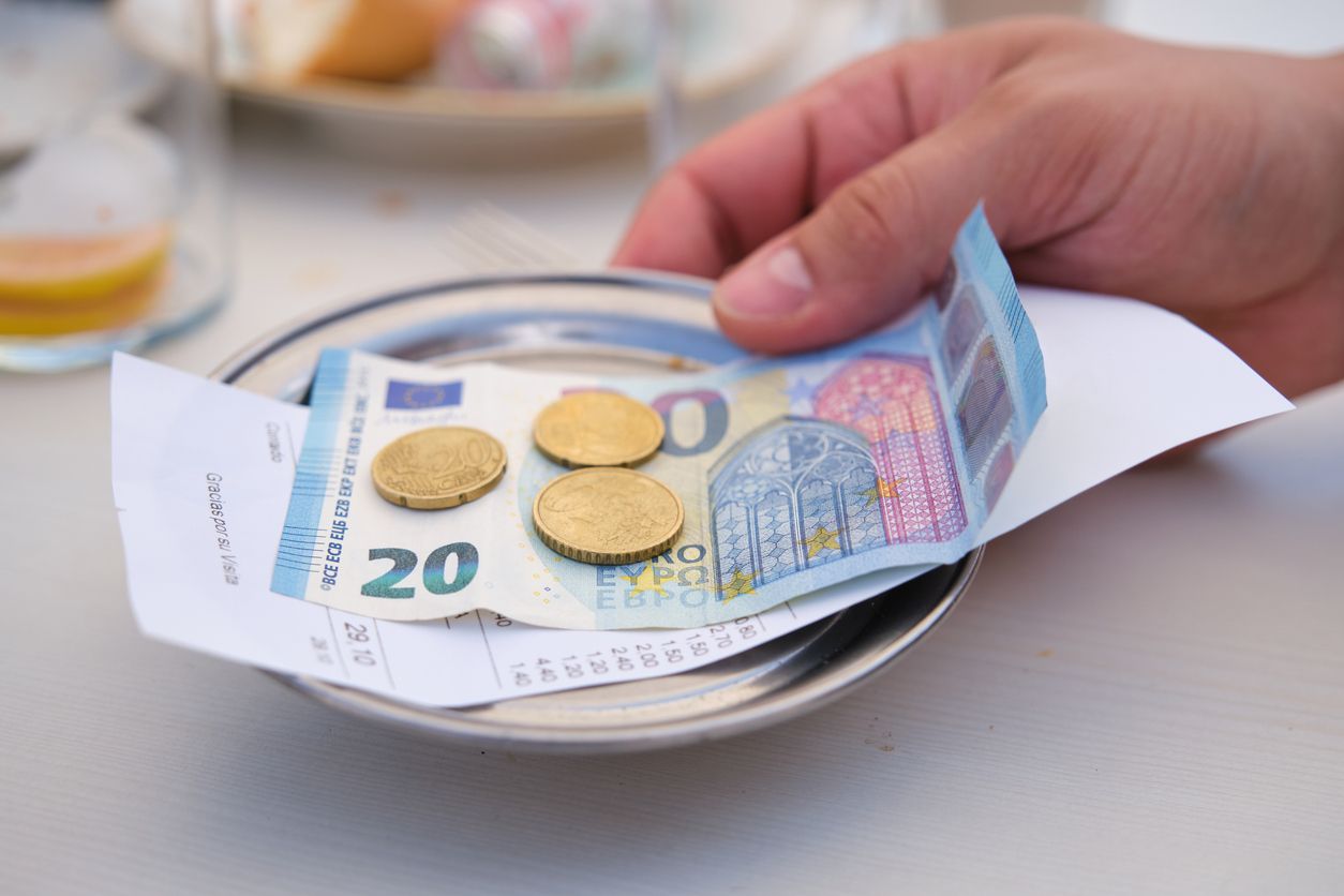 Trinkgeld wird zunehmend nicht mehr in bar, sondern per Karte gegeben.