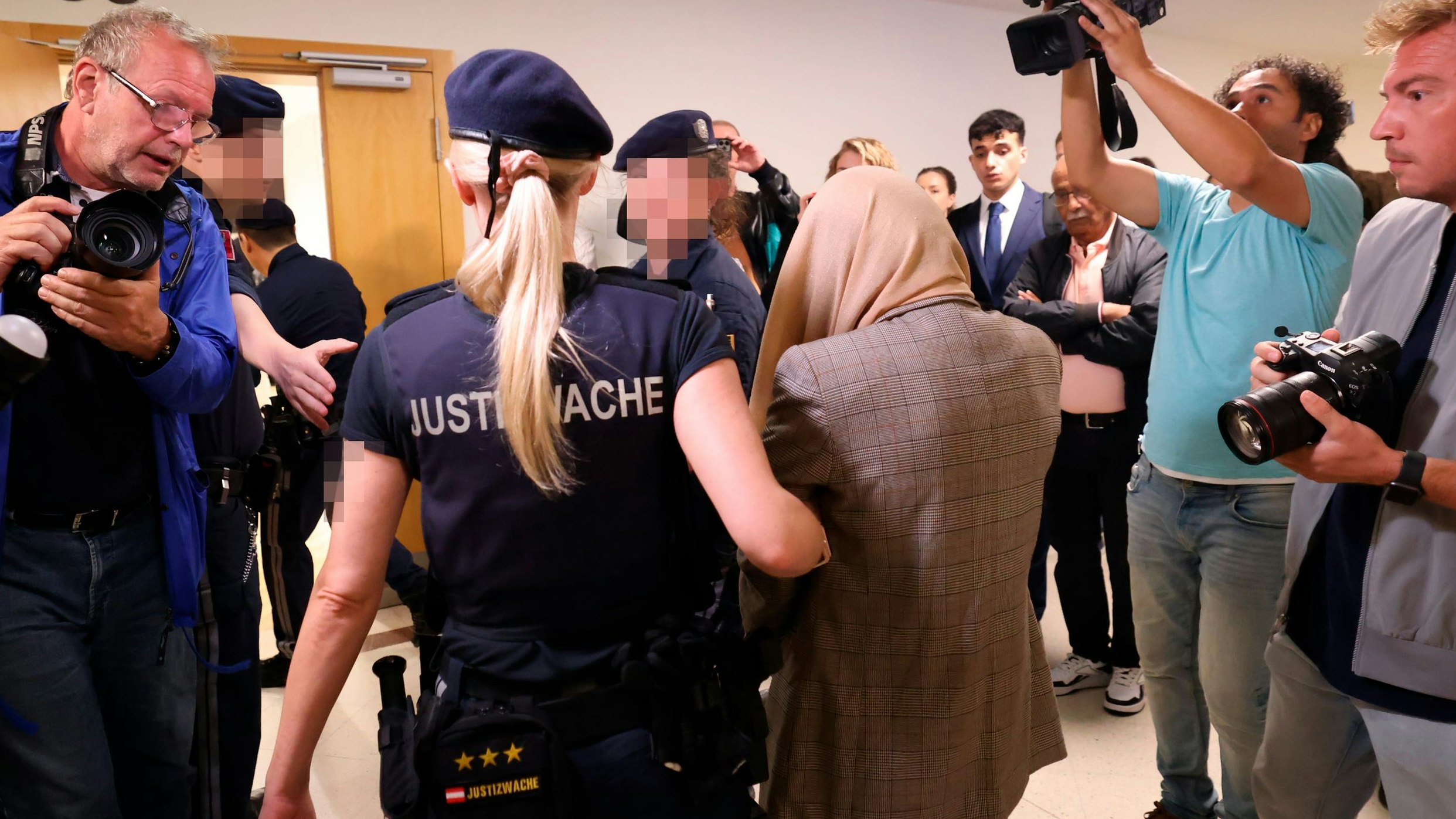 Heute.at - Mutter tötete Baby, dann steckte sie sich Tschick an