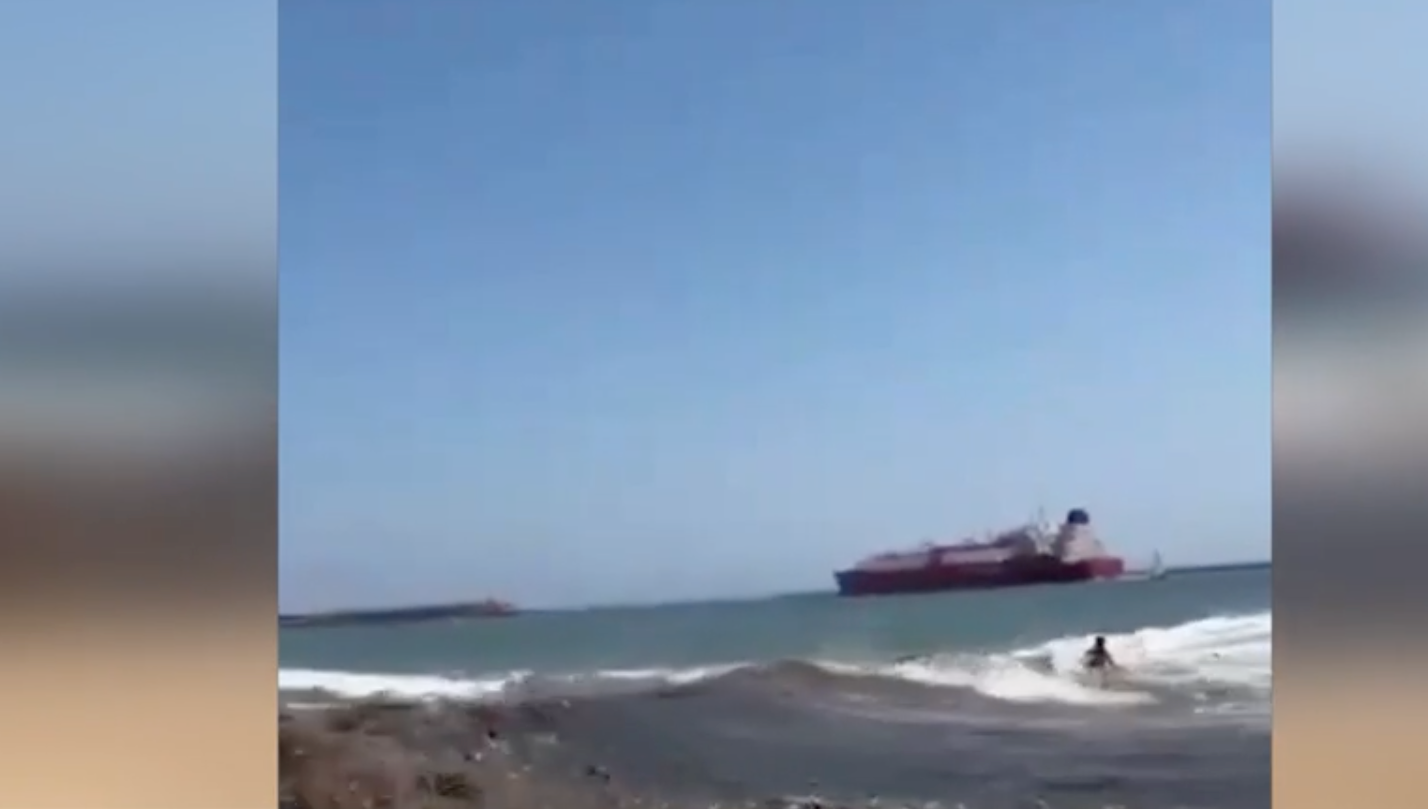 Angst und Schrecken: Eine Riesenwelle erfasste zahlreiche Badegäste.