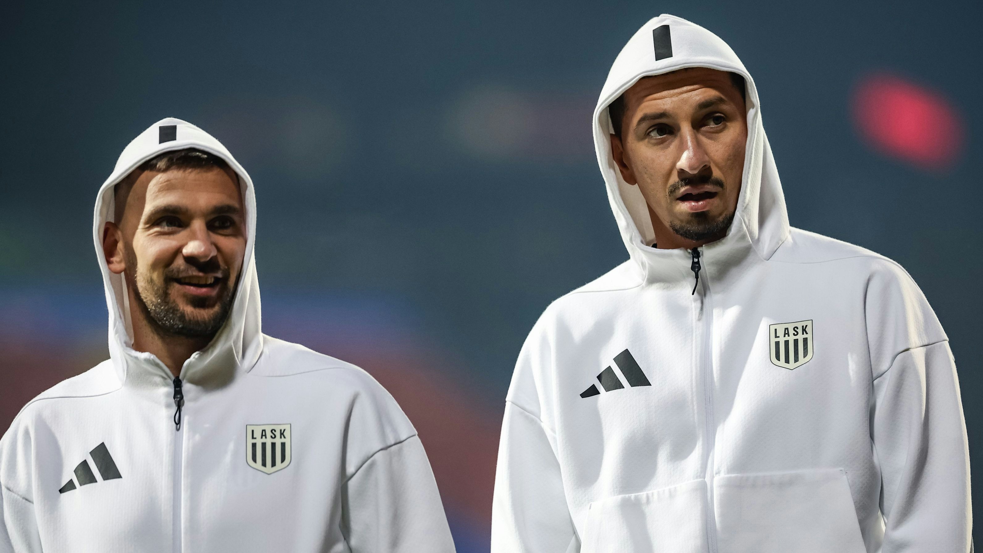 Heute.at - Mit Bruder vereint – LASK-Duo geht nach Thailand