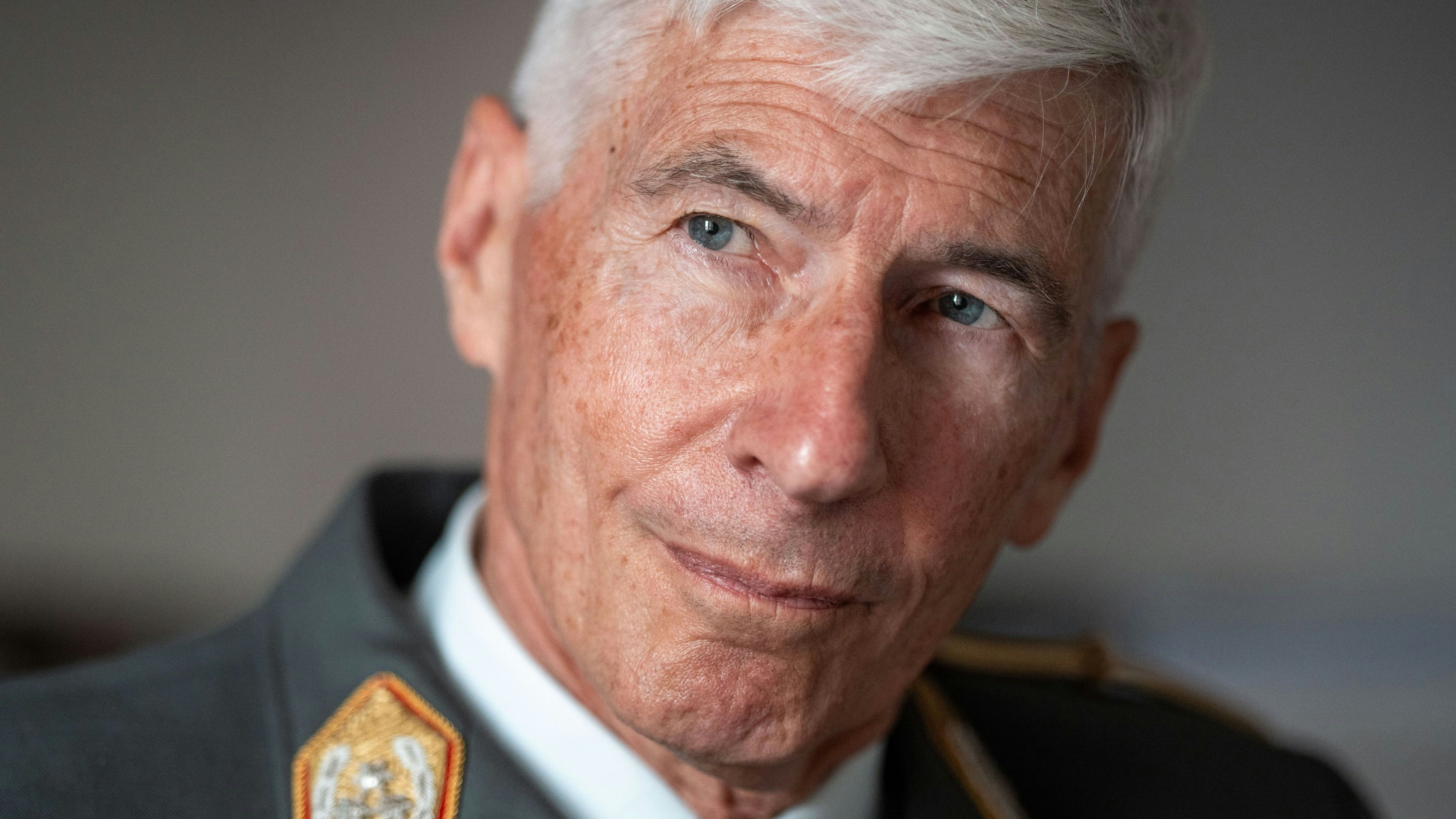 Der ehemalige EU-Militärchef General Robert Brieger im Rahmen eines Interviews mit der APA am 7. Juli 2025.