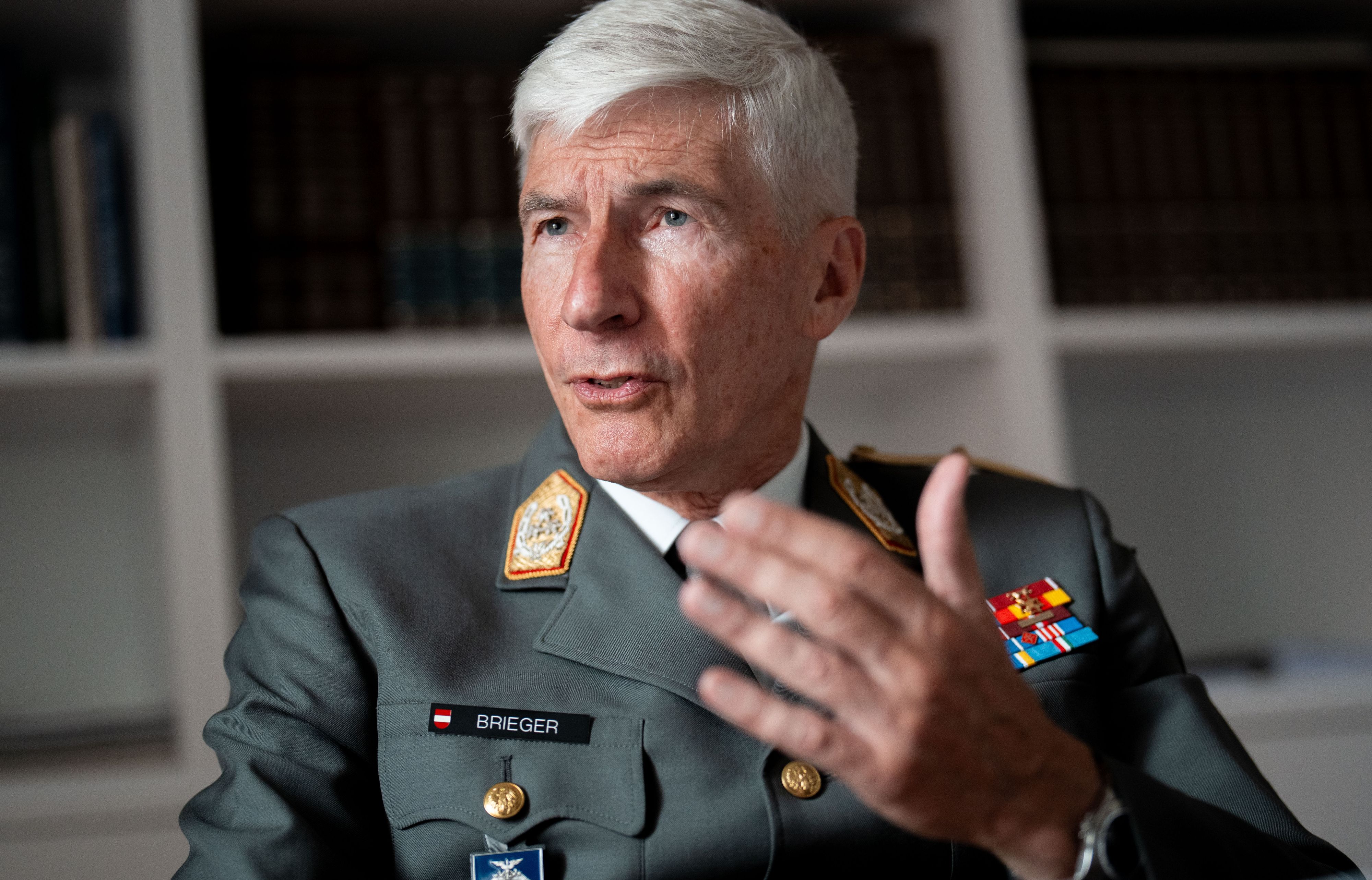 Der ehemalige EU-Militärchef General Robert Brieger im Rahmen eines Interviews mit der APA am 7. Juli 2025.