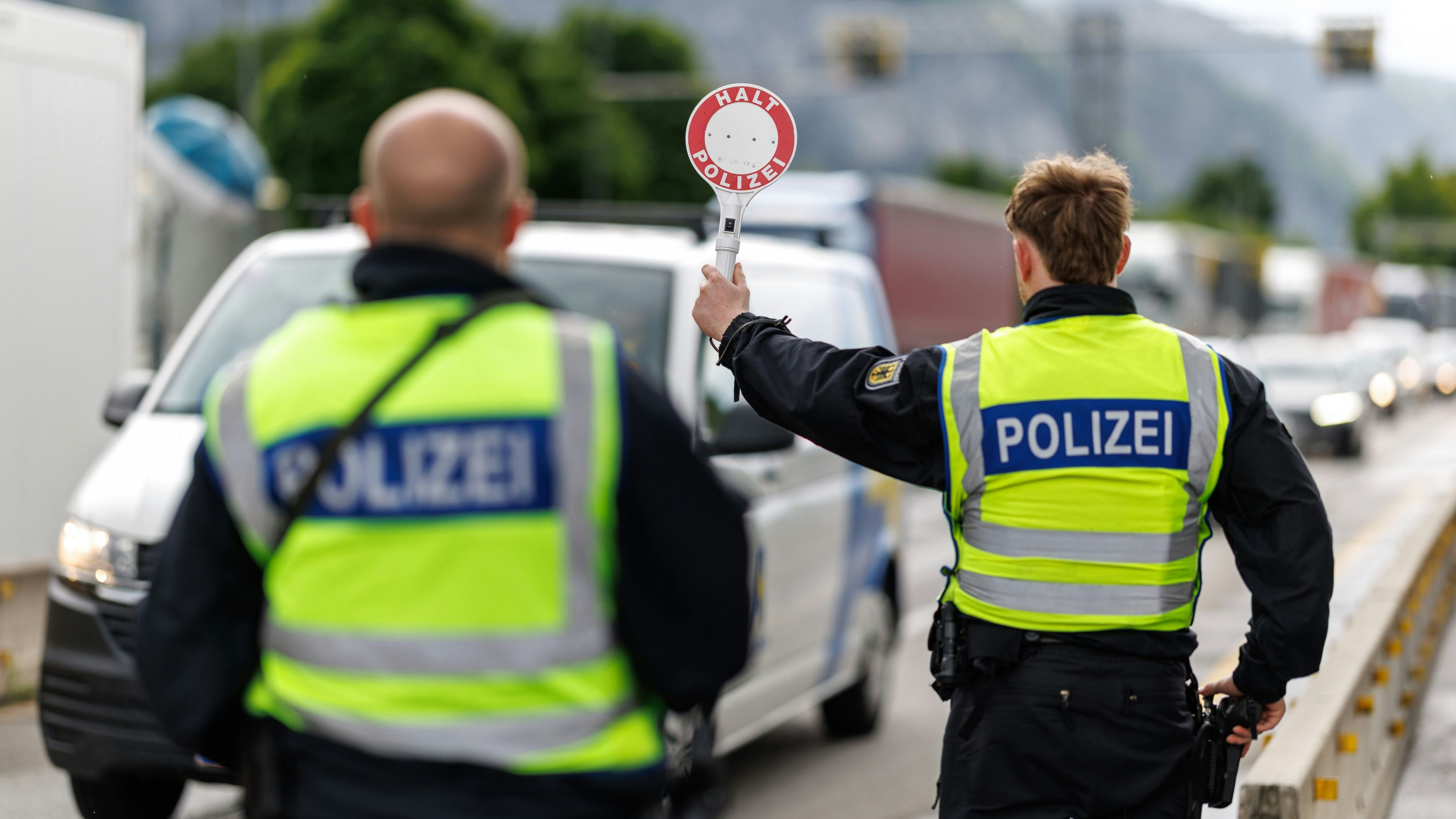Heute.at - Flucht aus Zollbüro – über Fluss zurück nach Österreich