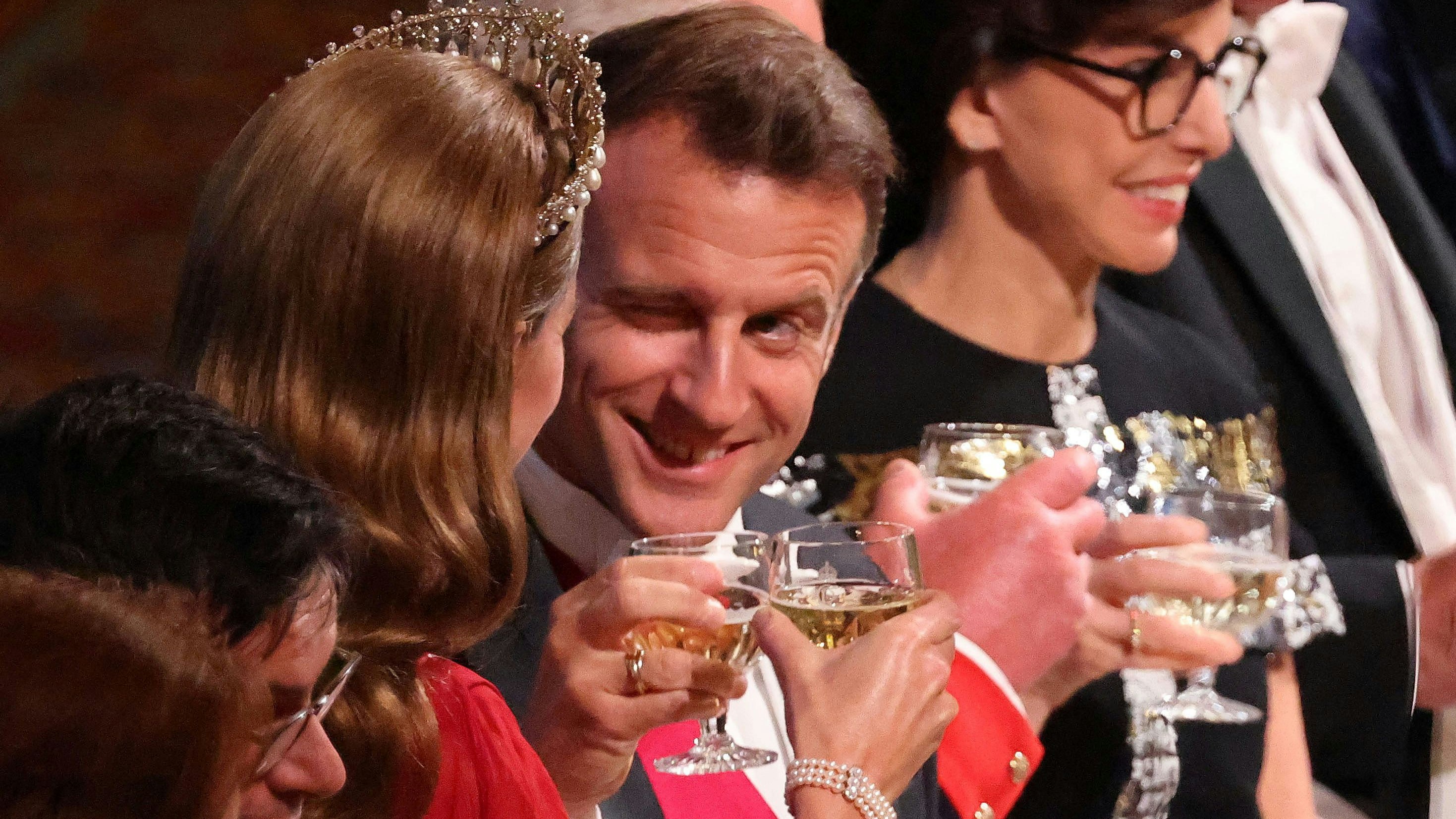 Heute.at - Vor Williams Augen! Macron flirtet mit Prinzessin Kate