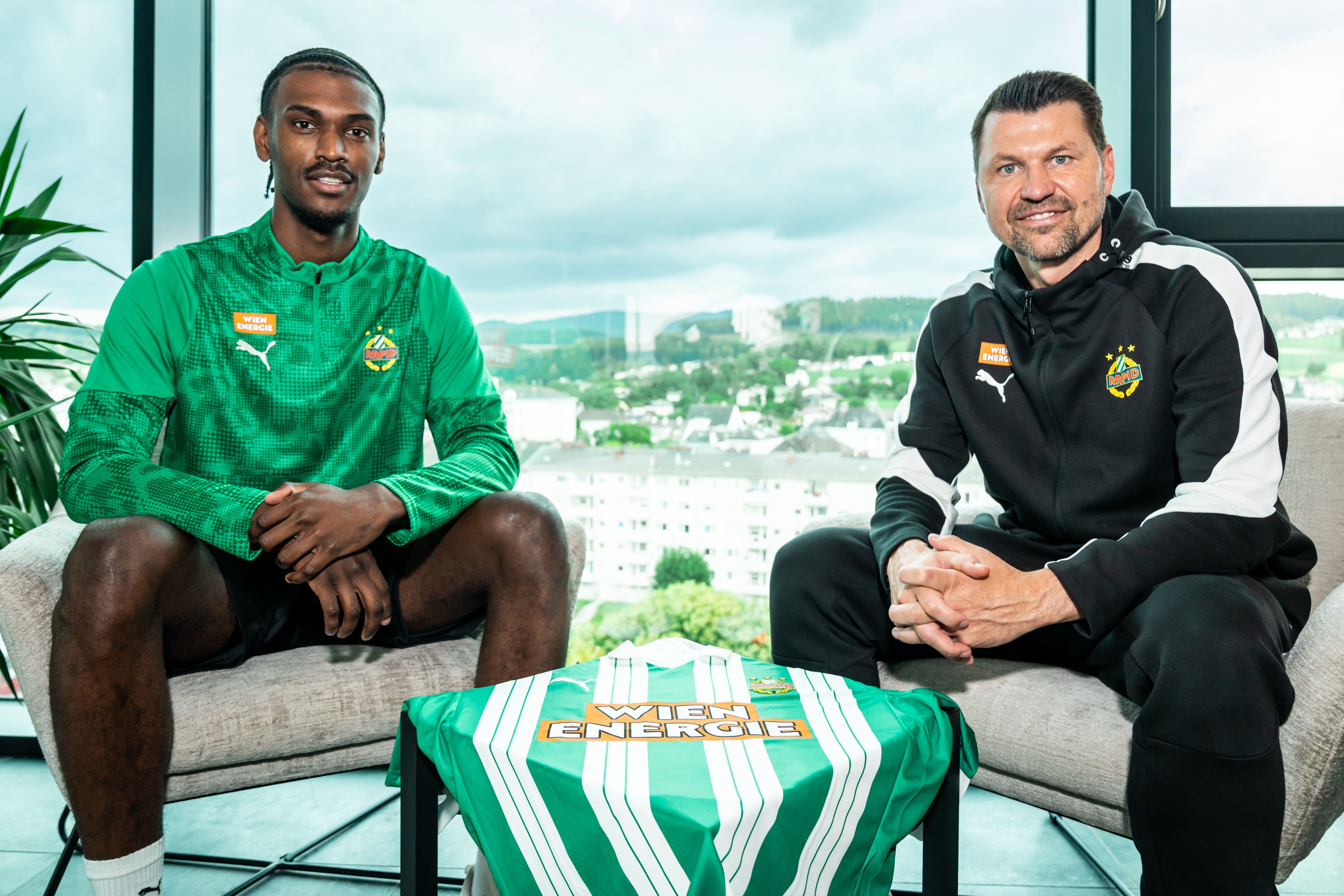 Rapid Wien holt Abwehrspieler Jean Marcelin. 