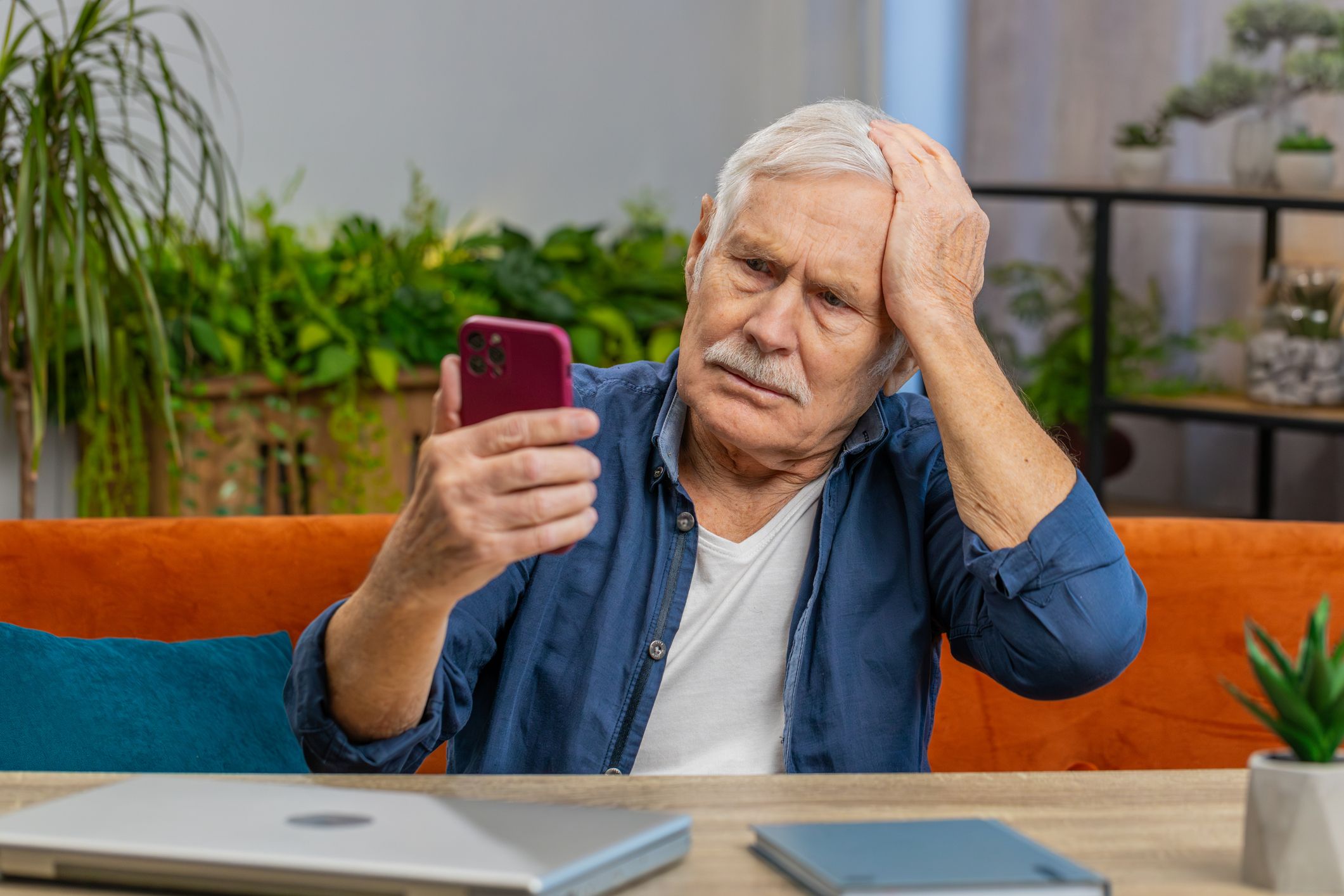 Ältere Personen haben oft Probleme, sich im Internet zurechtzufinden.