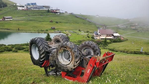 Heute.at - Traktor überschlug sich – Mann aus Kabine geschleudert