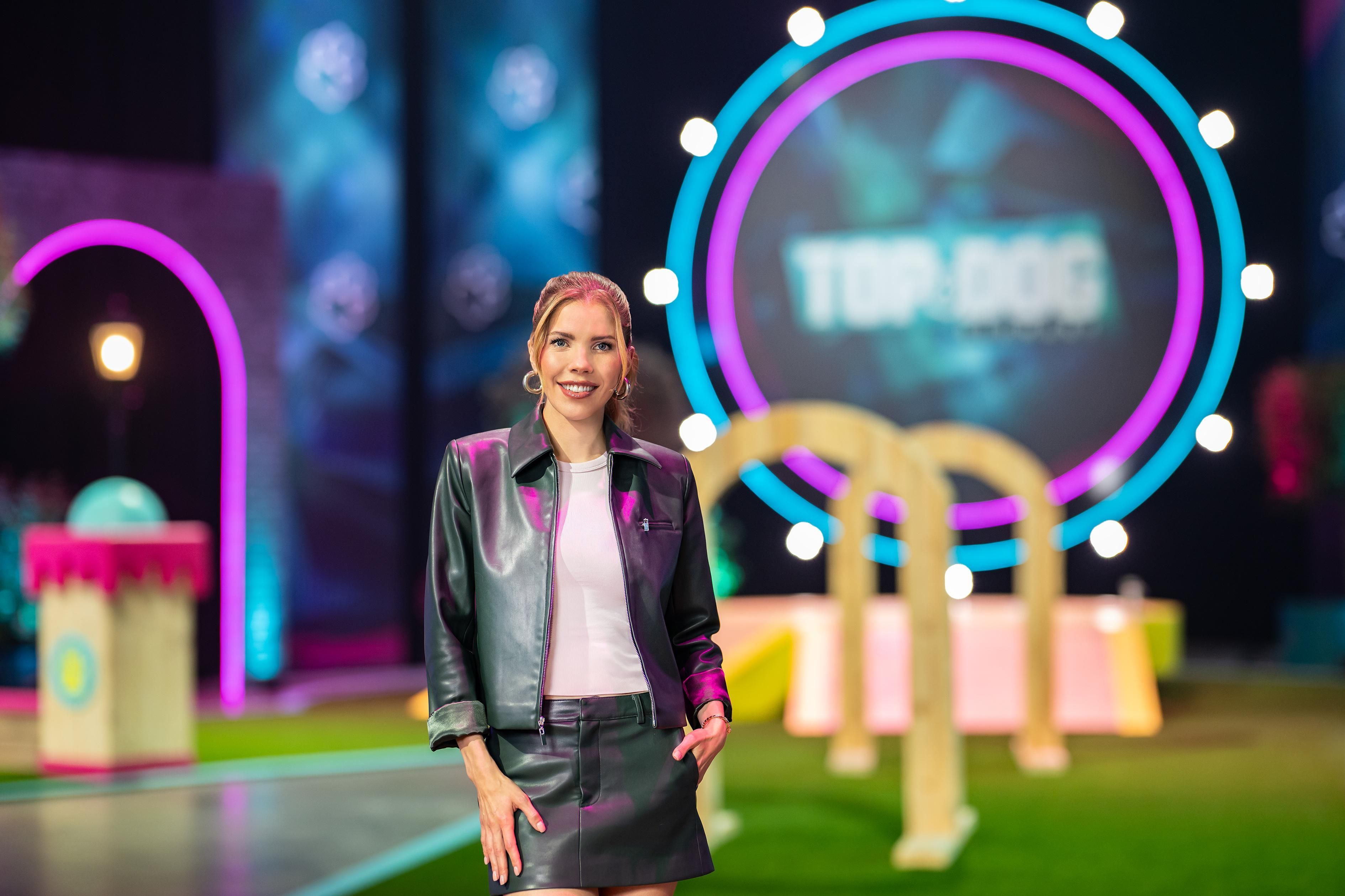 Die neue Field-Reporterin Victoria Swarovski im Top Dog Set.