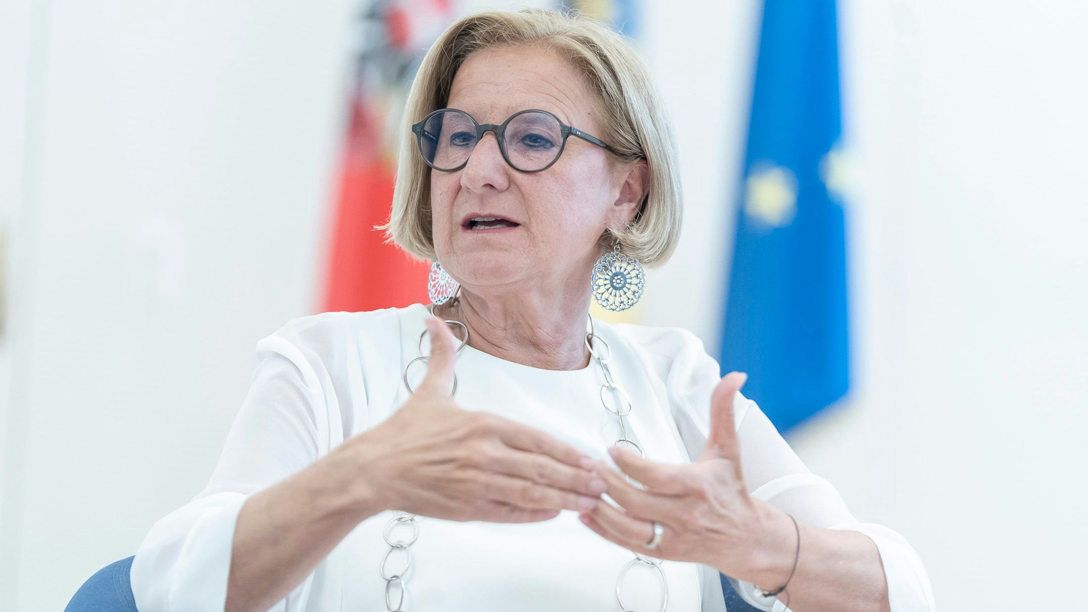 Heute.at - Unser Land, unsere Regeln: Mikl fordert Geldstrafen