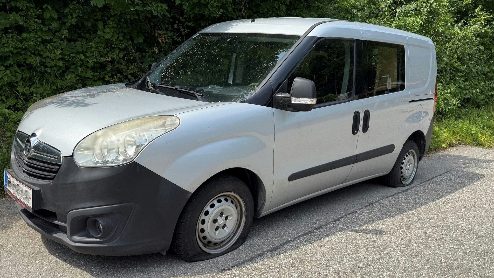 Heute.at - Raser stinksauer: Radar-Auto bleibt jetzt länger stehen