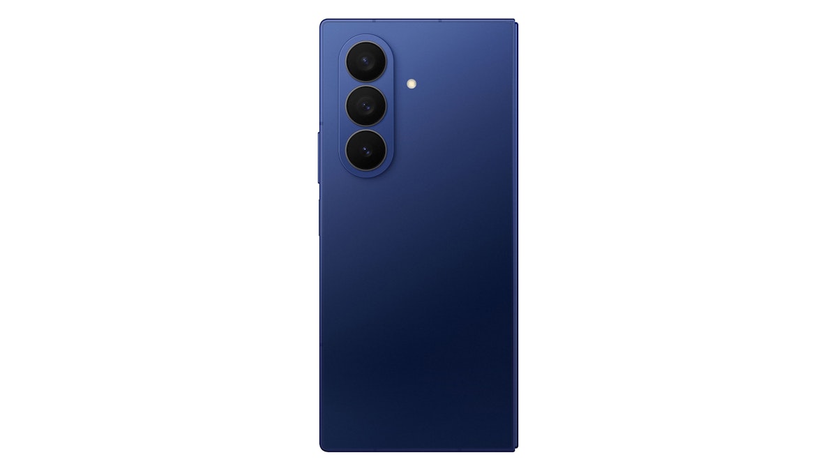 Im zusammengeklappten Zustand wirkt das Samsung Galaxy Z Fold 7 ...